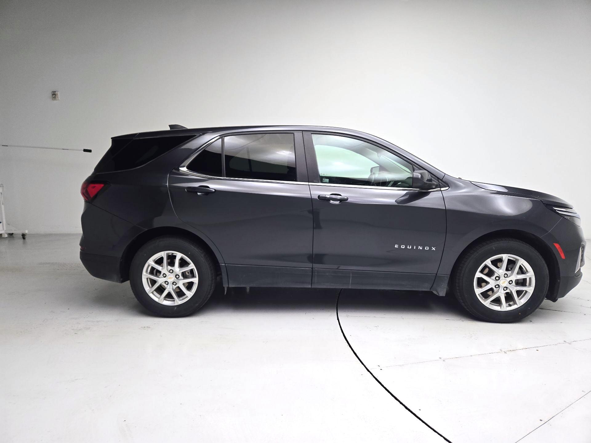 Thumbnail: 2022 Chevrolet Equinox - 4