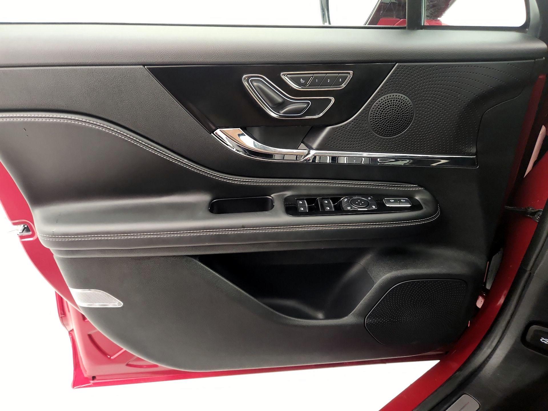 Thumbnail: 2025 Lincoln Corsair - 12