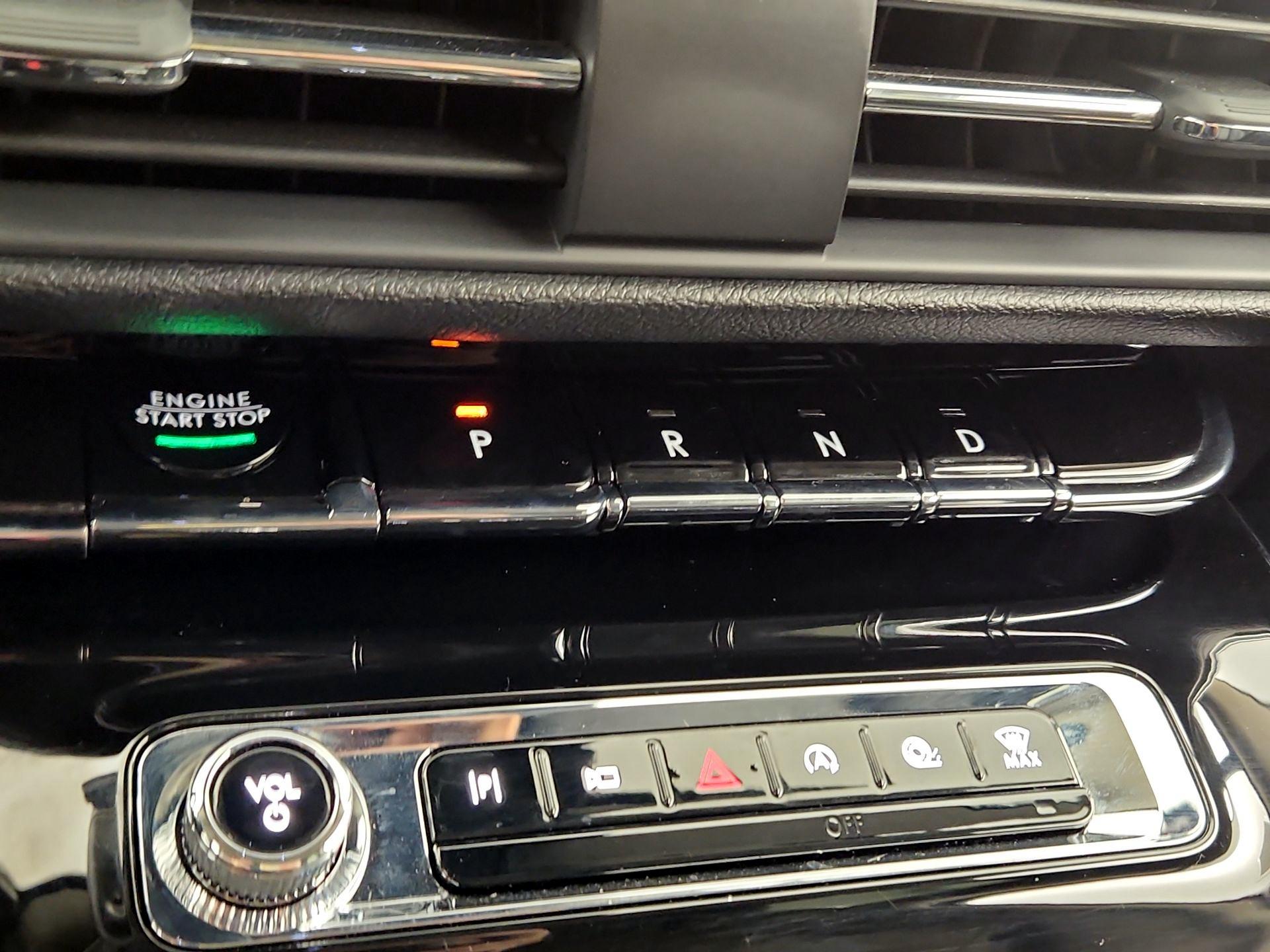 Thumbnail: 2025 Lincoln Corsair - 18