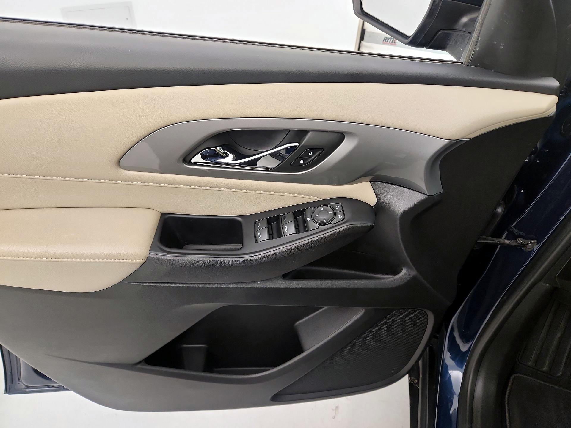 Thumbnail: 2023 Chevrolet Traverse - 12