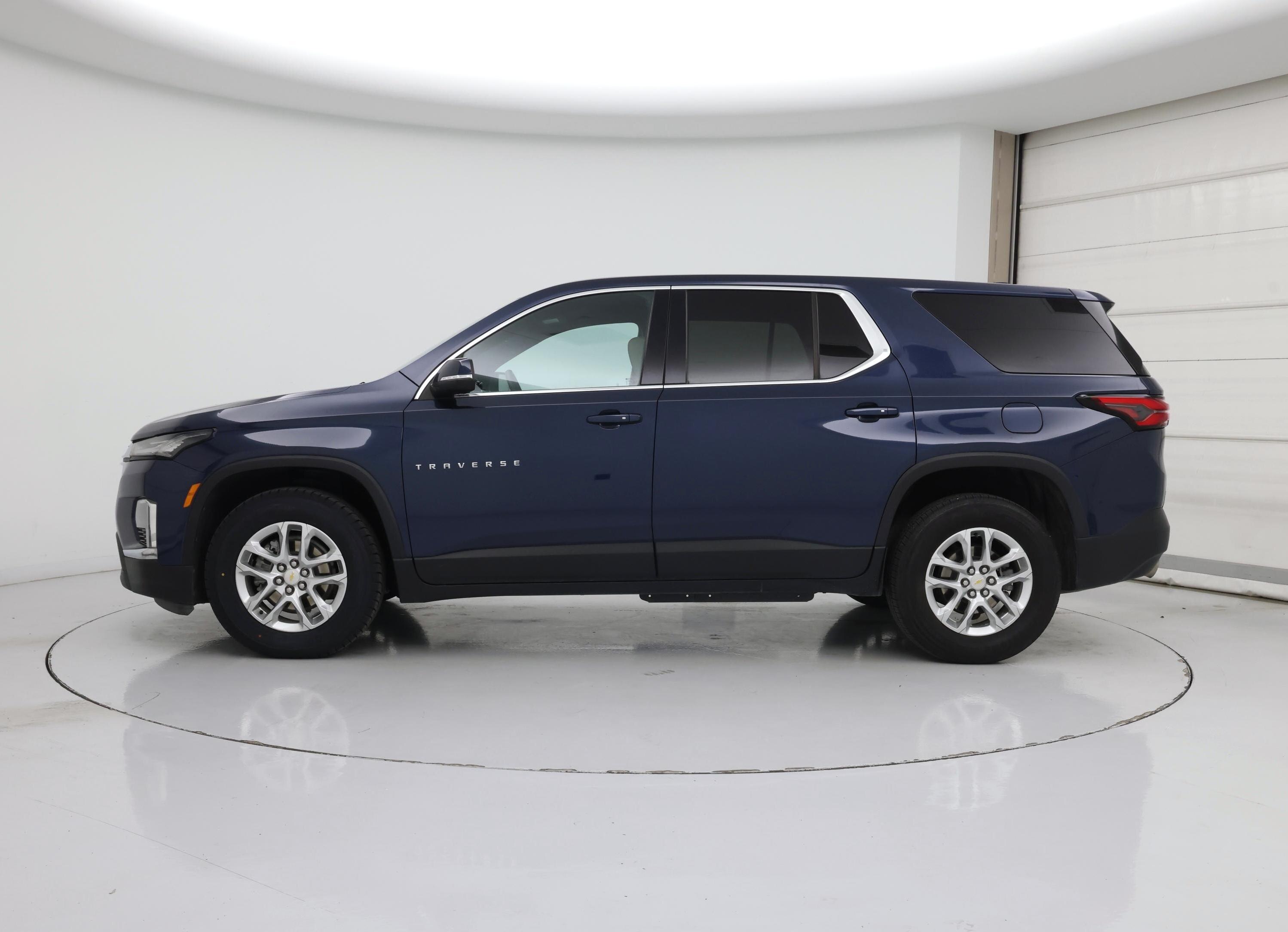 Thumbnail: 2023 Chevrolet Traverse - 3