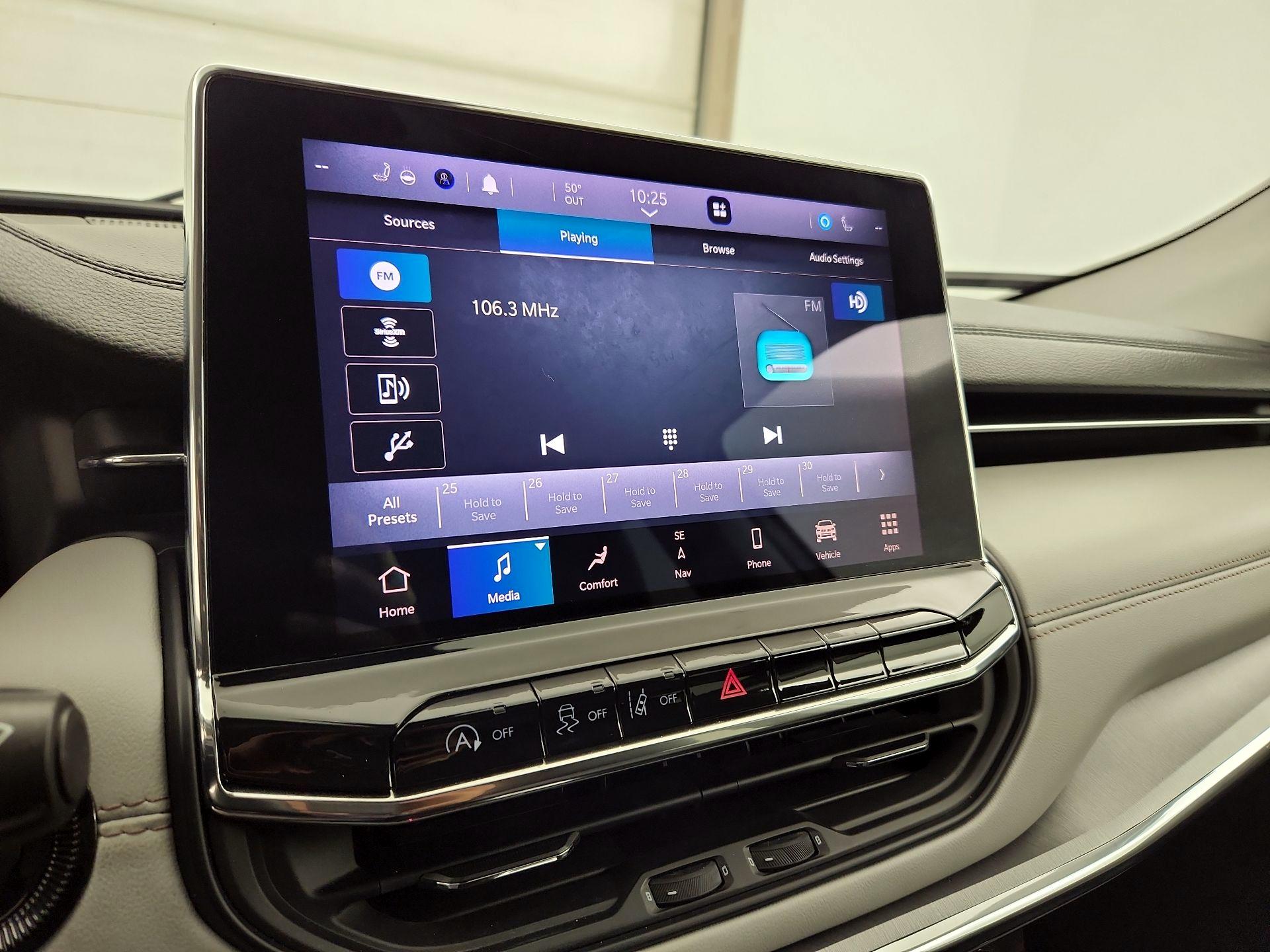 Thumbnail: 2022 Jeep Compass - 16