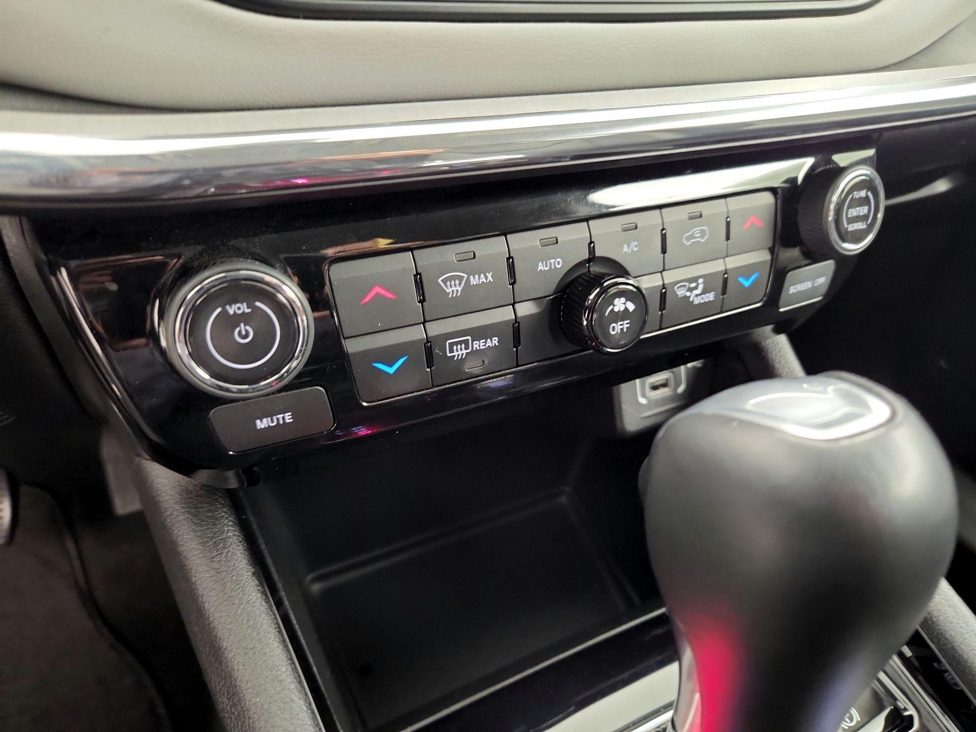 Thumbnail: 2022 Jeep Compass - 17