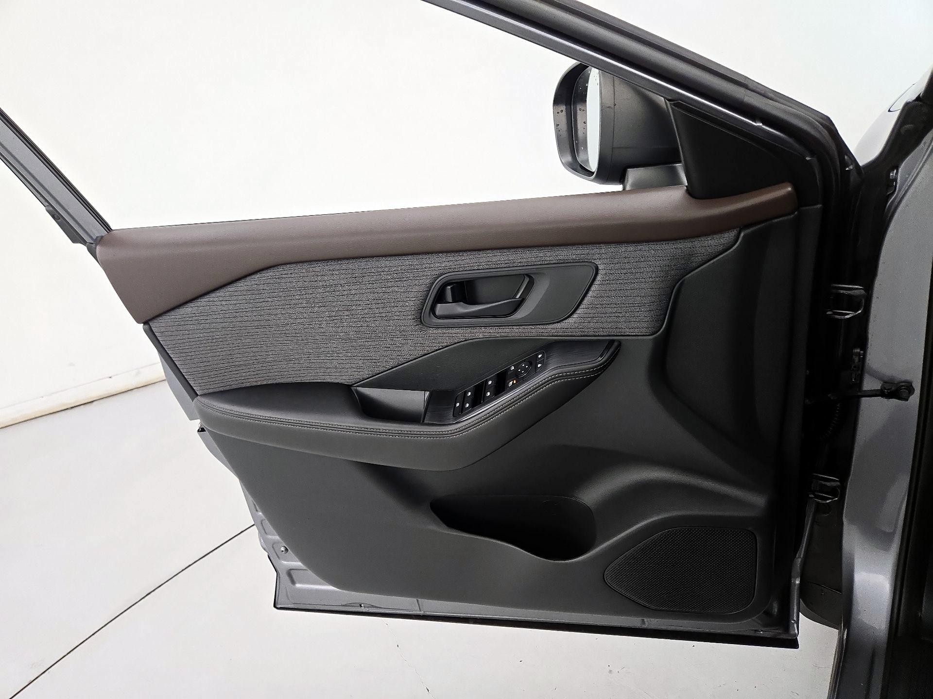 Thumbnail: 2021 Nissan Rogue - 12