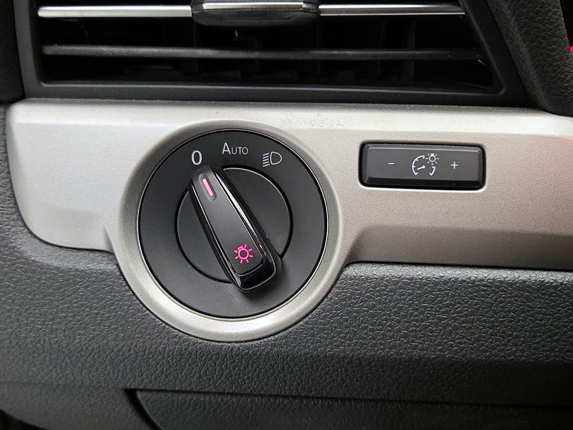 Thumbnail: 2022 Volkswagen Passat - 13