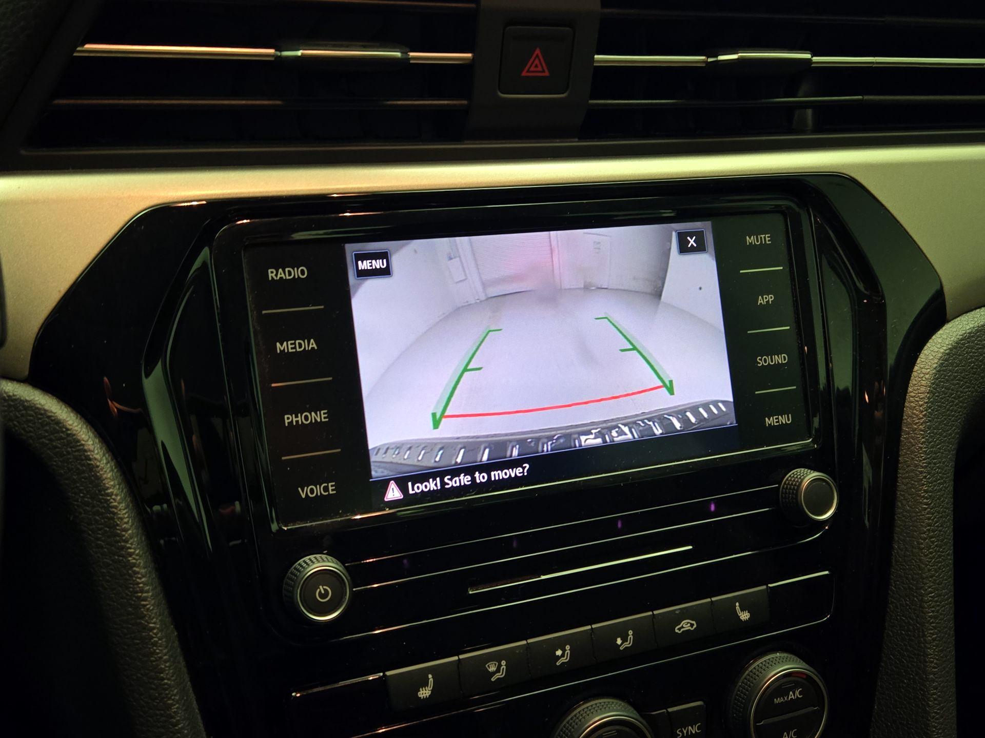 Thumbnail: 2022 Volkswagen Passat - 14