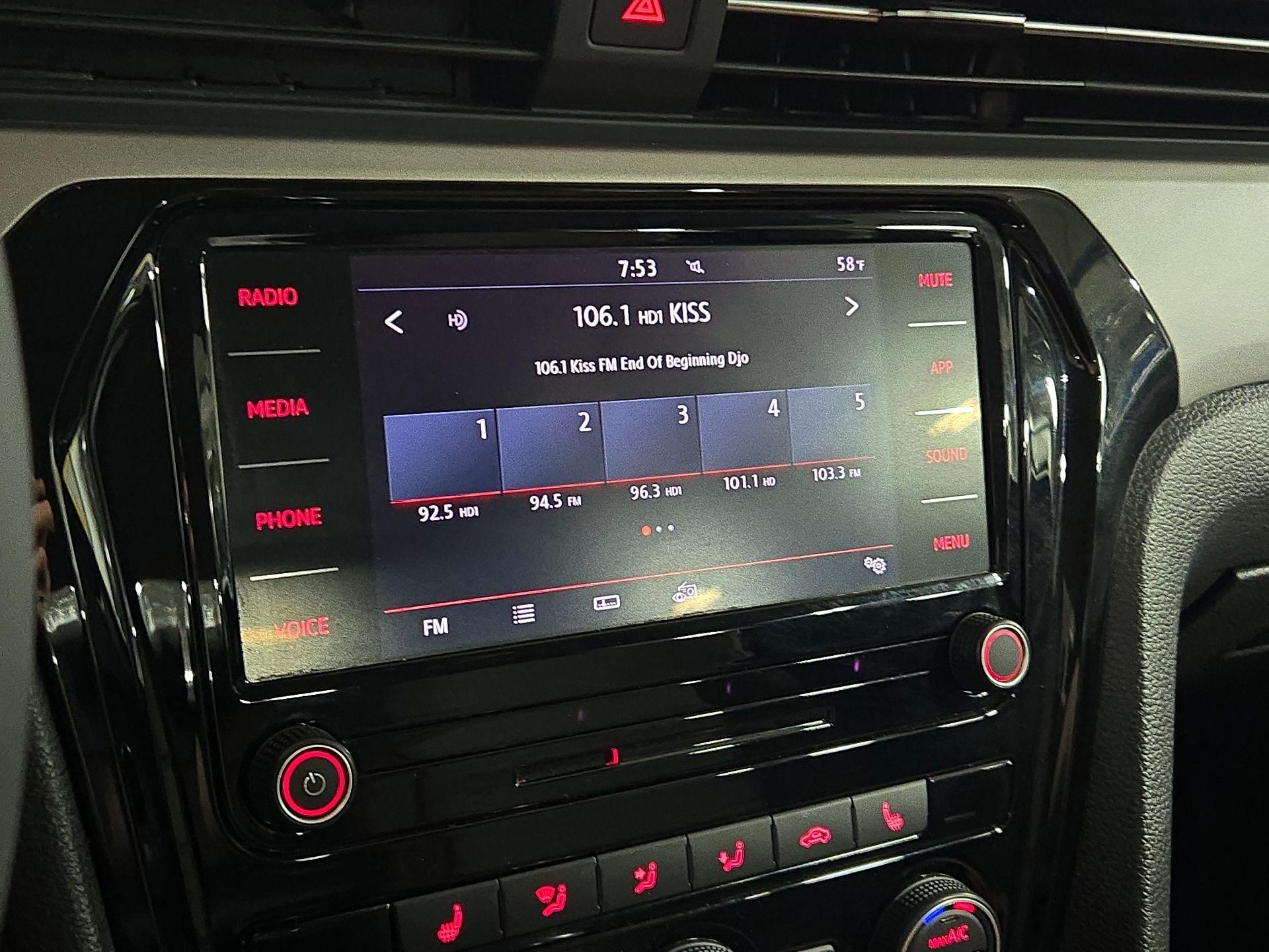 Thumbnail: 2022 Volkswagen Passat - 15