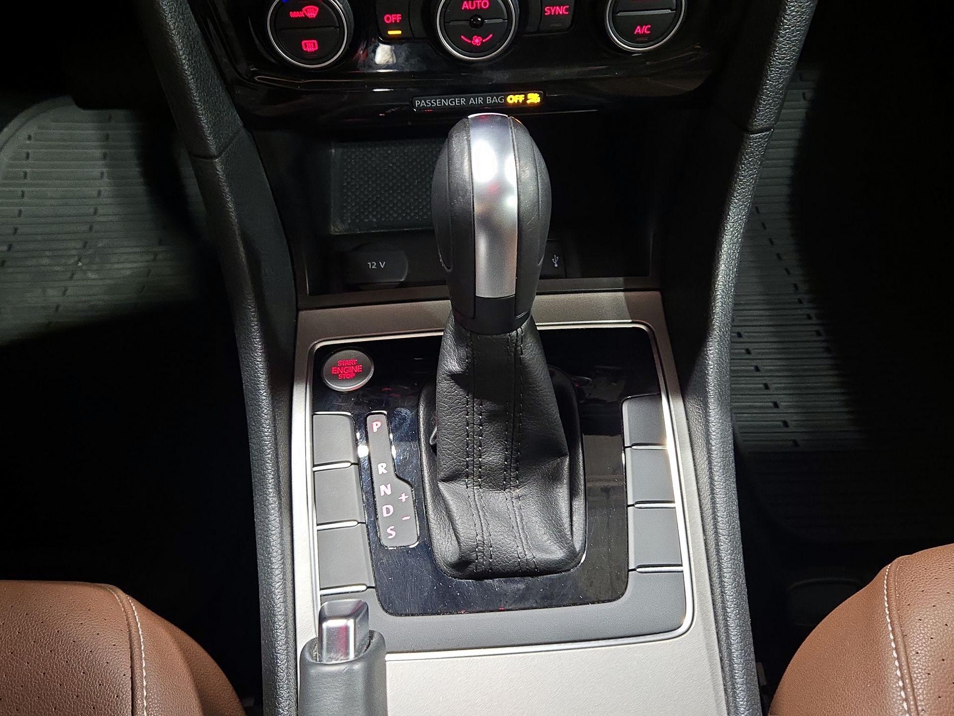 Thumbnail: 2022 Volkswagen Passat - 17