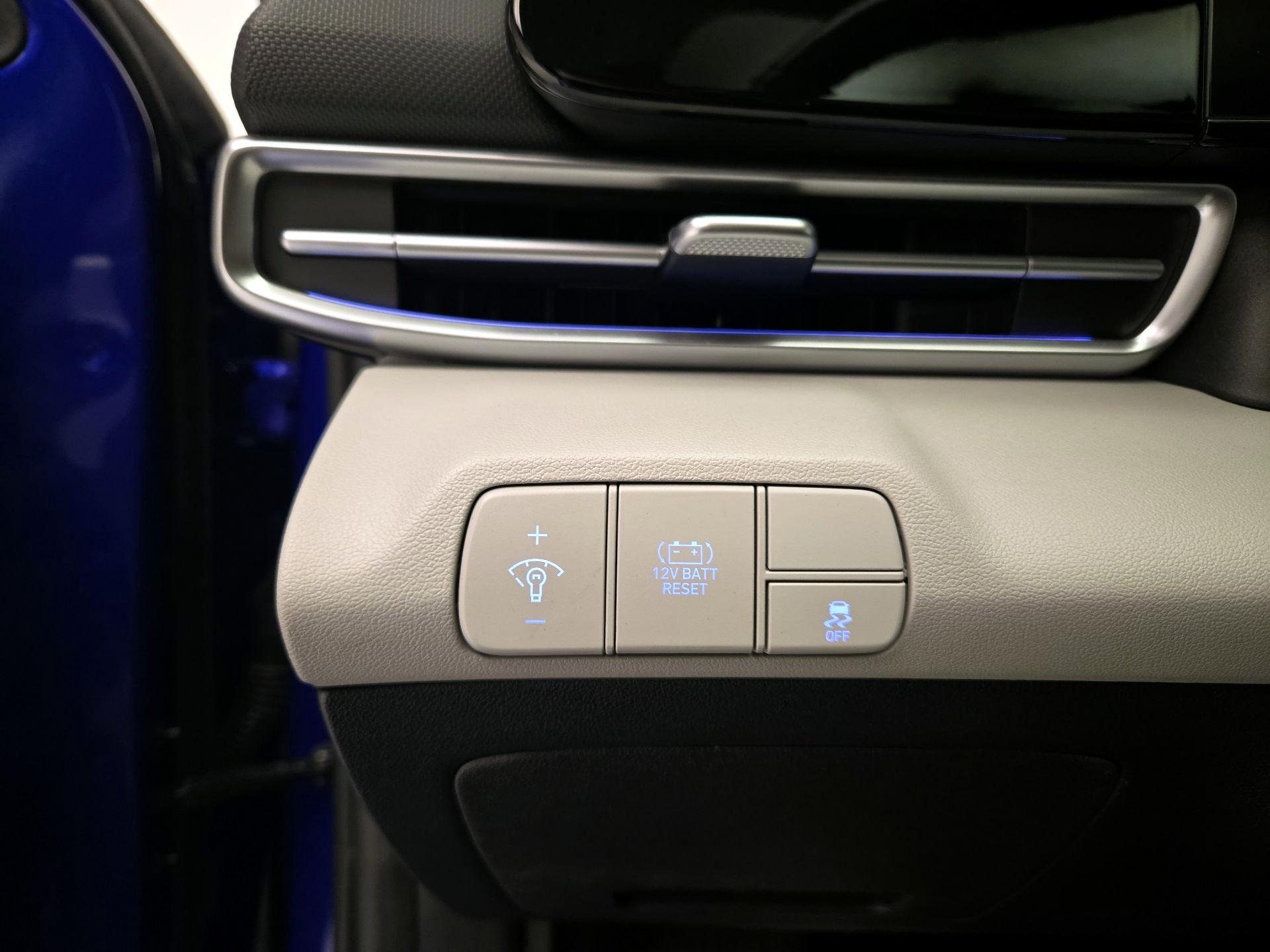 Thumbnail: 2025 Hyundai Elantra - 13