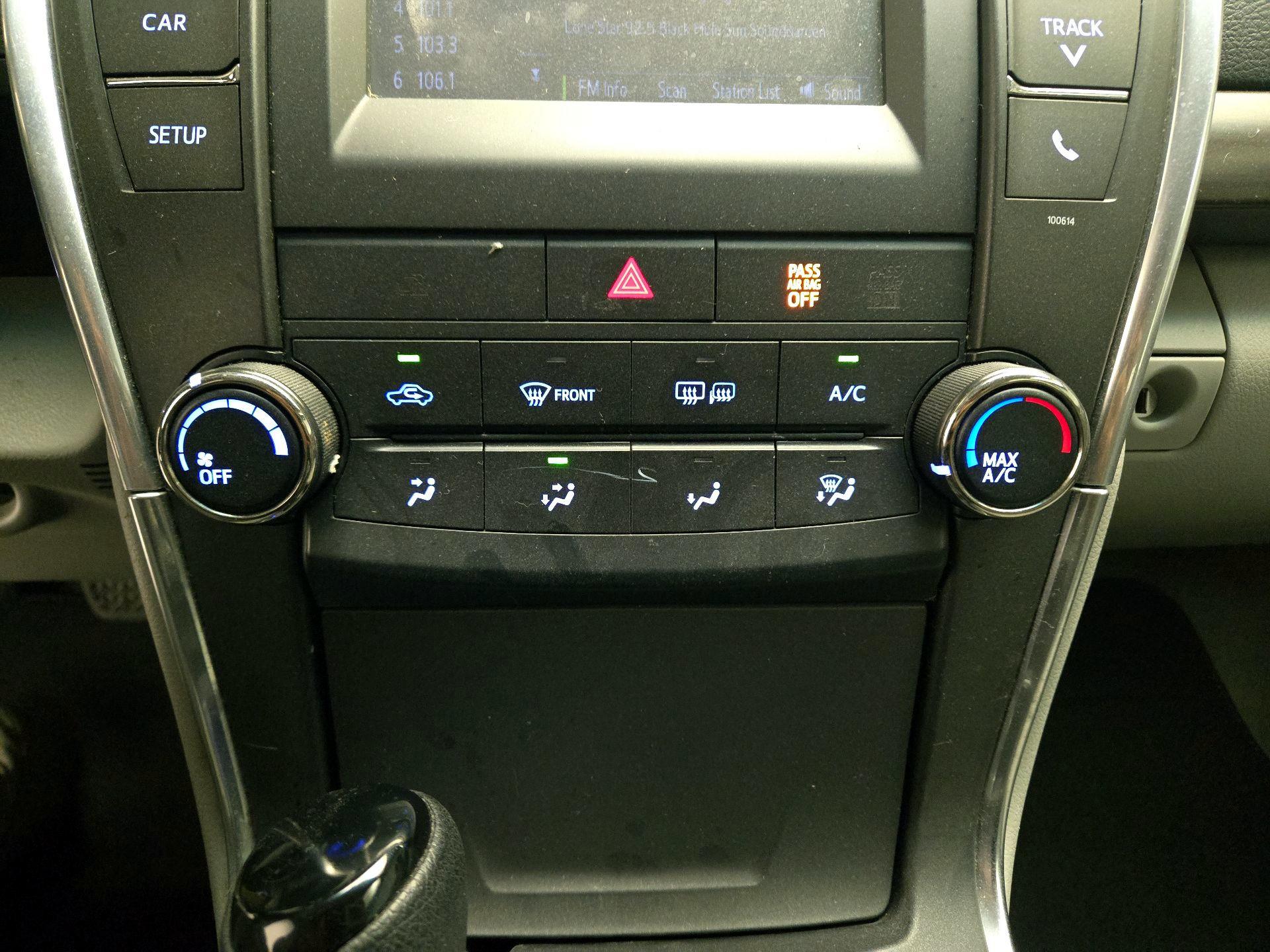 Thumbnail: 2016 Toyota Camry - 16