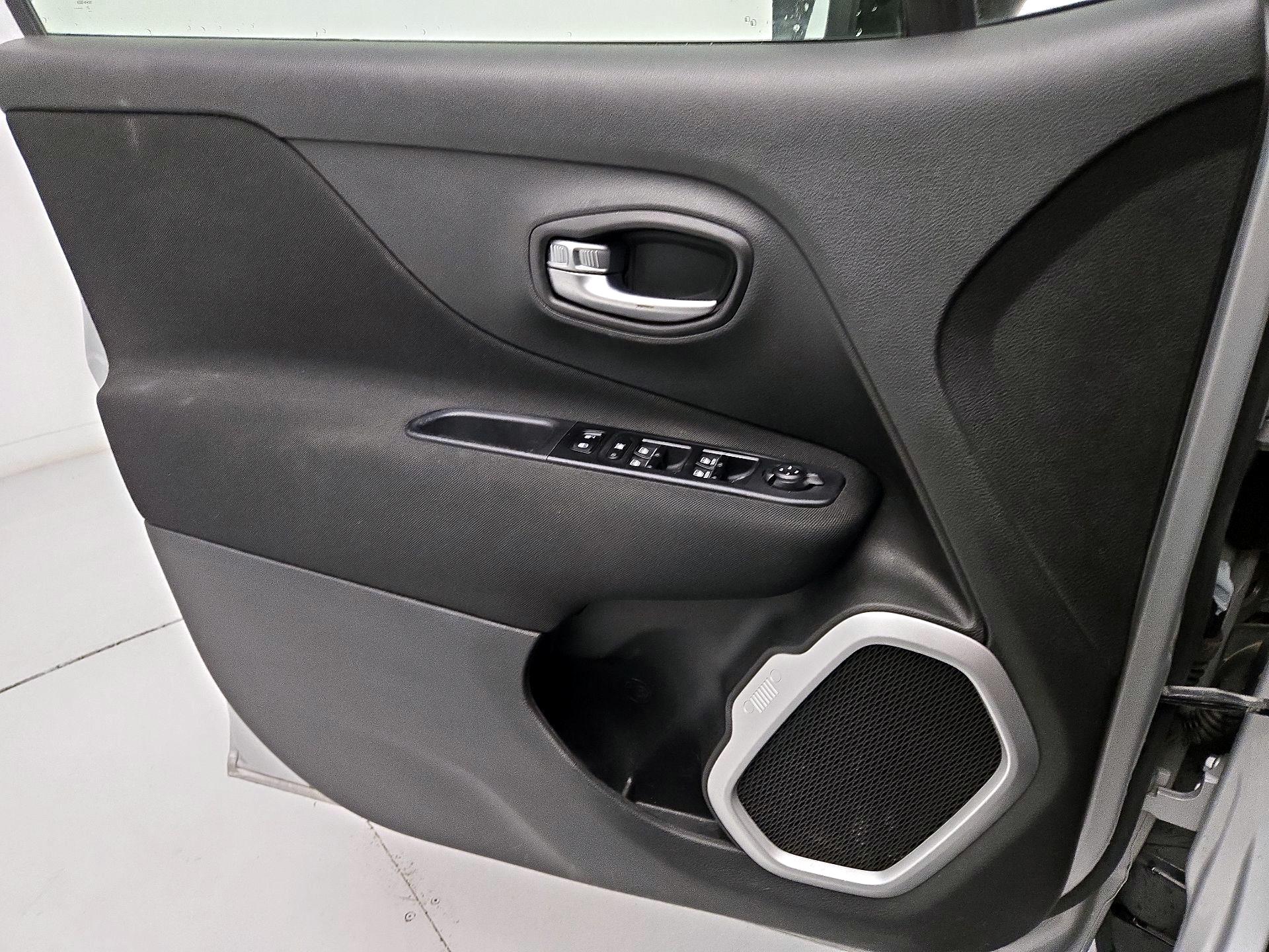 Thumbnail: 2021 Jeep Renegade - 12