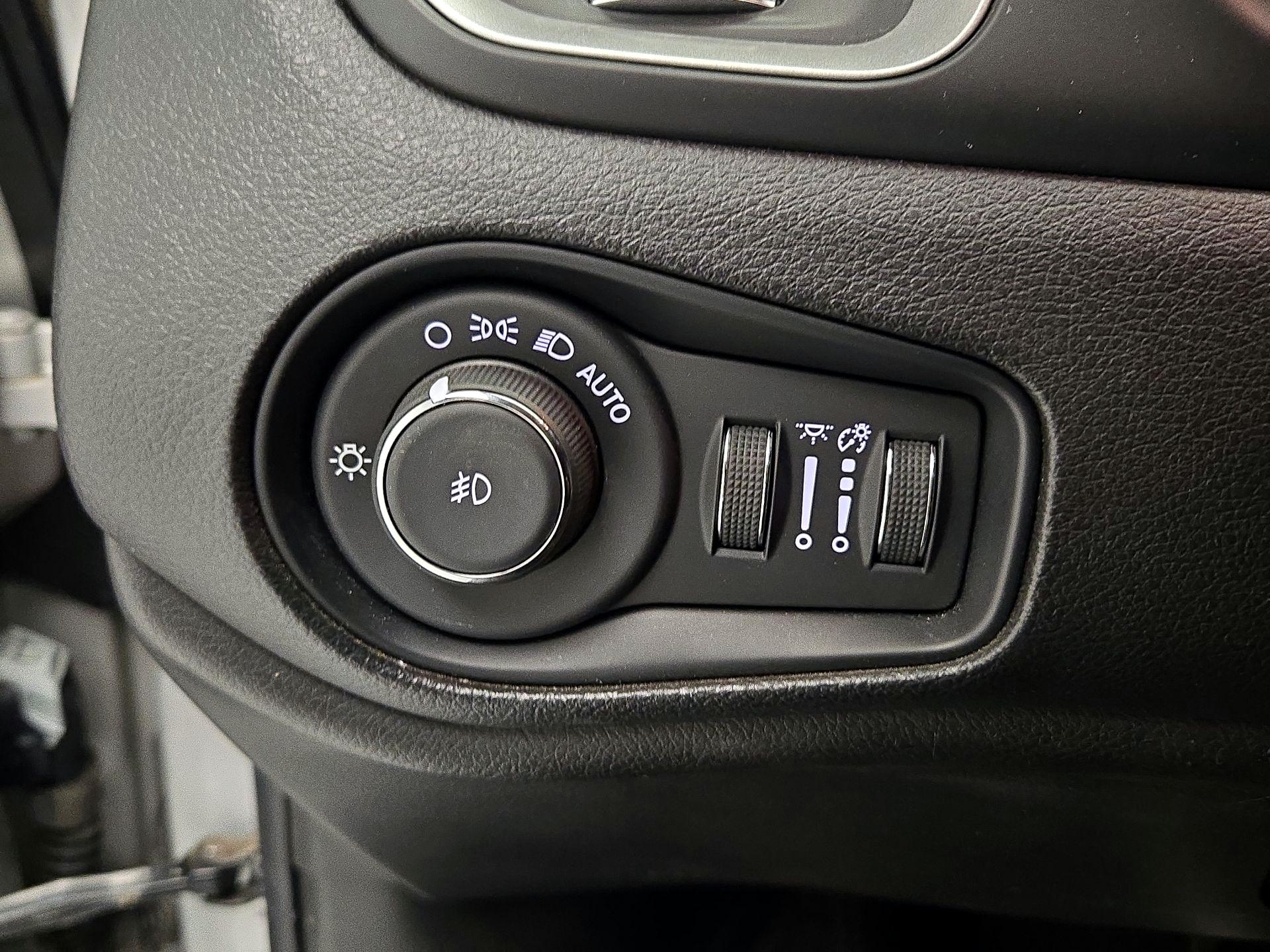 Thumbnail: 2021 Jeep Renegade - 13