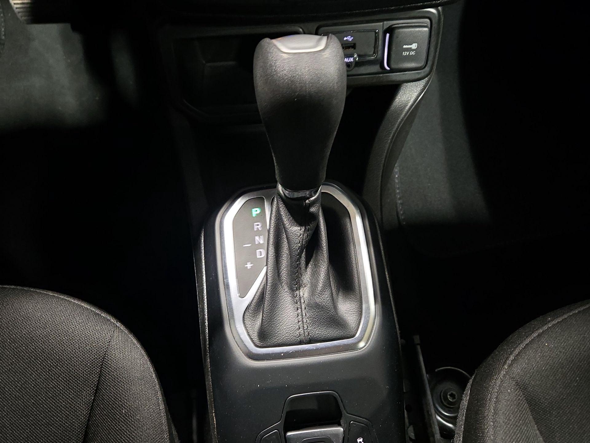 Thumbnail: 2021 Jeep Renegade - 17