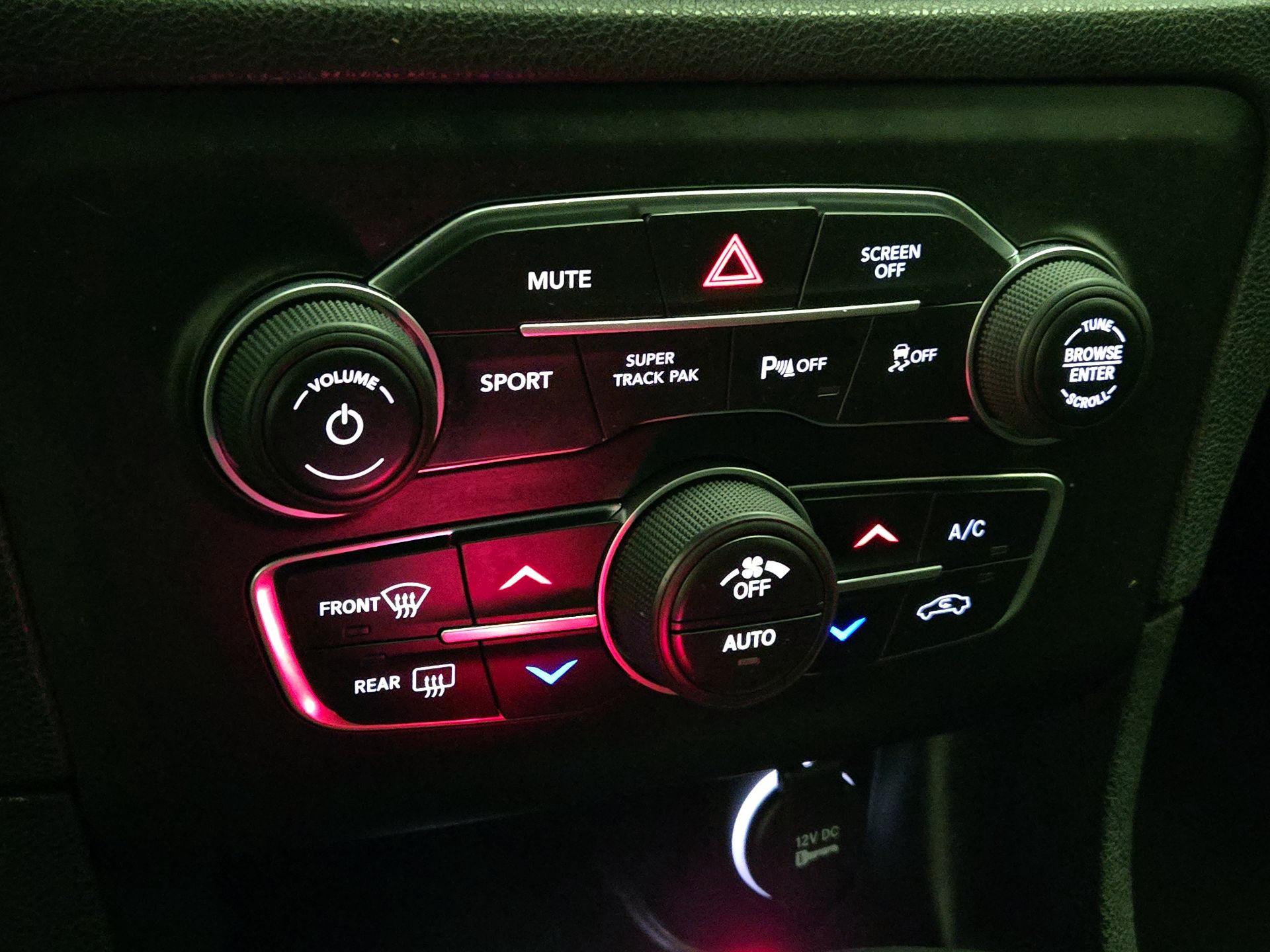 Thumbnail: 2022 Dodge Charger - 16