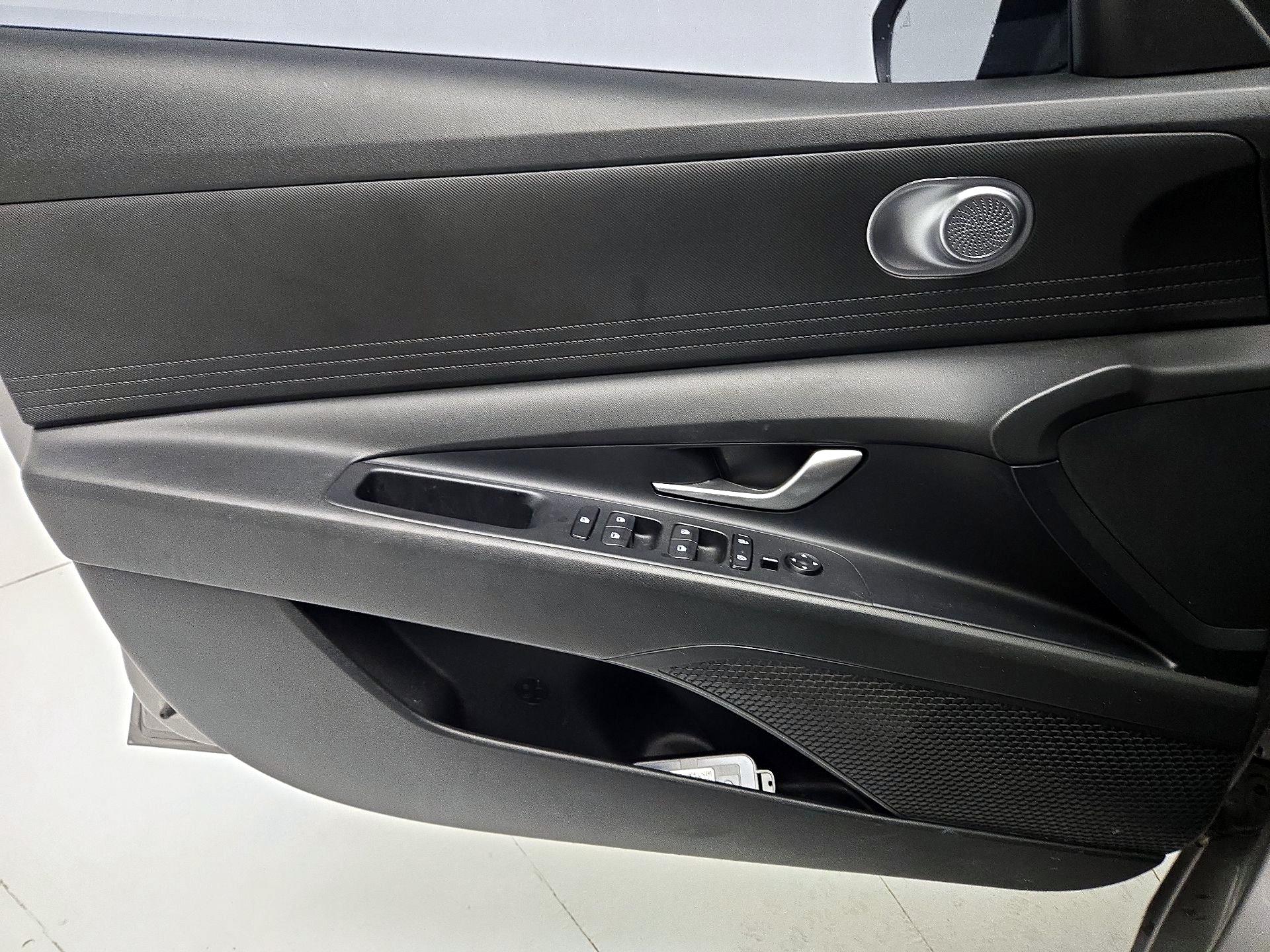 Thumbnail: 2023 Hyundai Elantra - 12