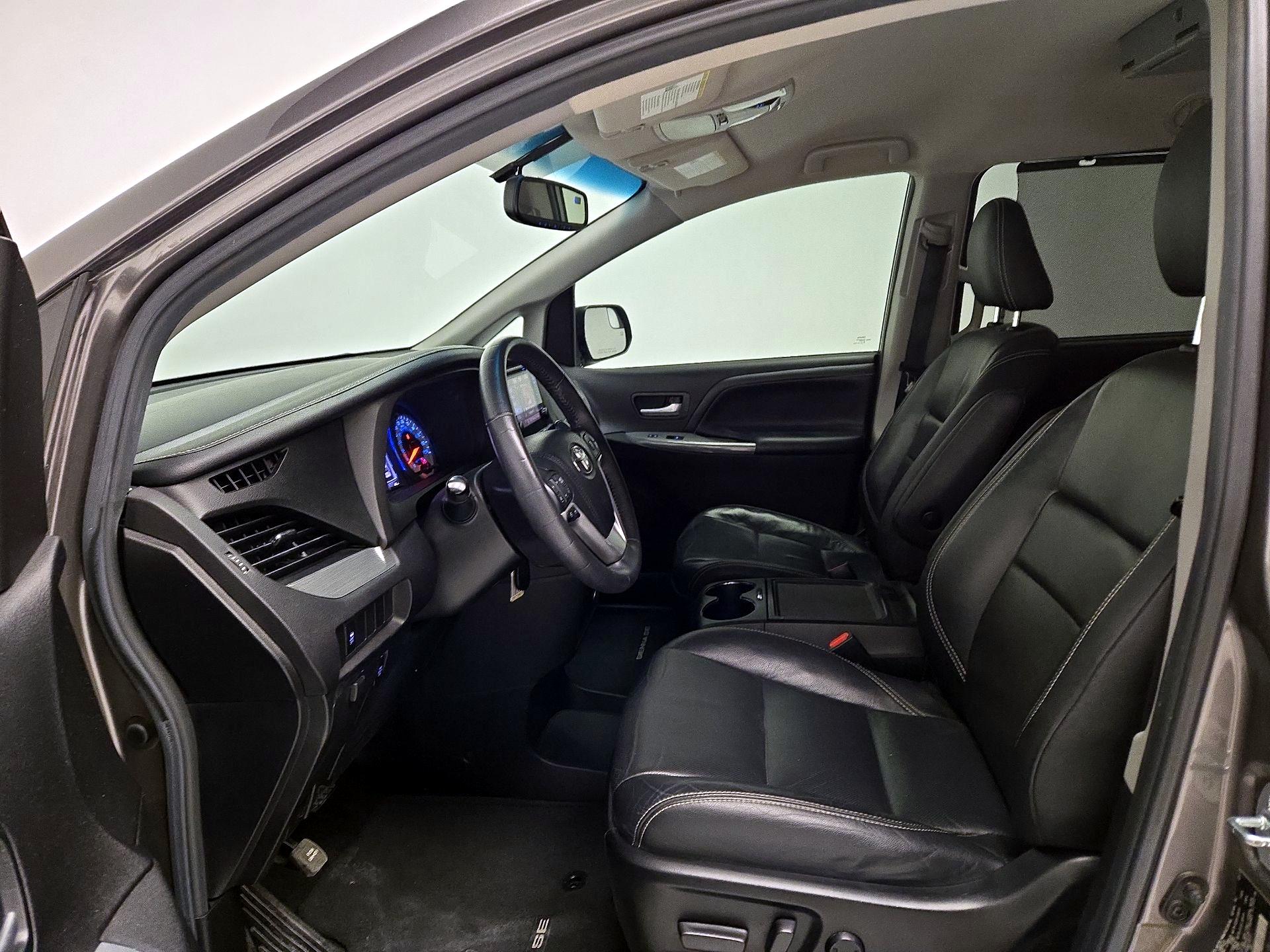 Thumbnail: 2017 Toyota Sienna - 11