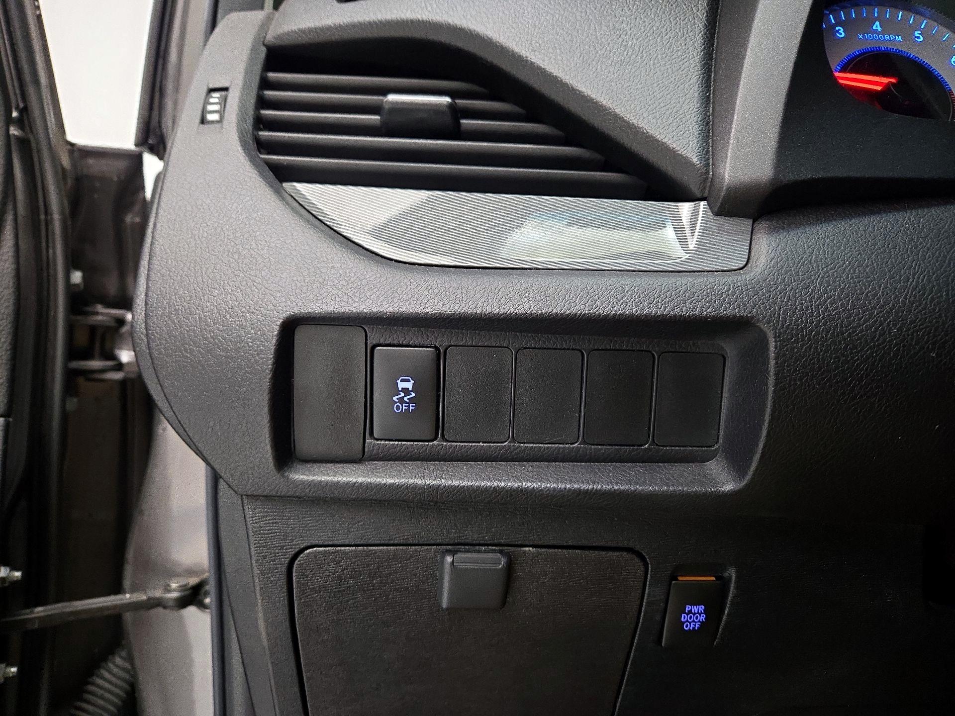 Thumbnail: 2017 Toyota Sienna - 13