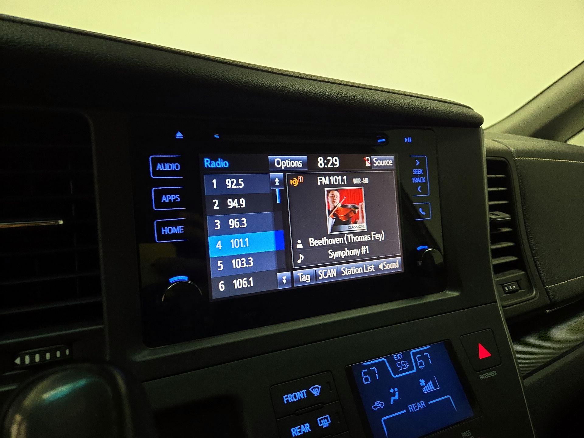 Thumbnail: 2017 Toyota Sienna - 15