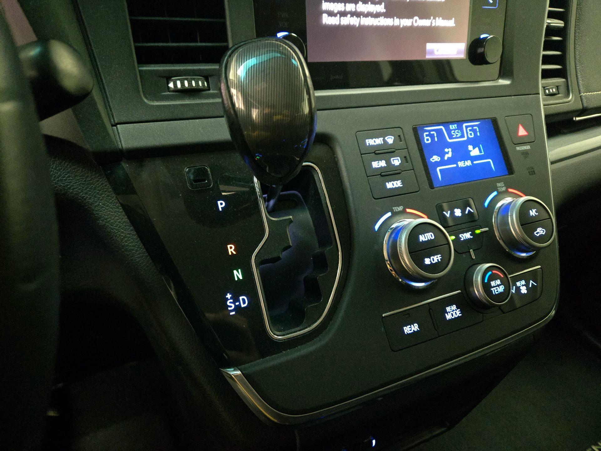 Thumbnail: 2017 Toyota Sienna - 17