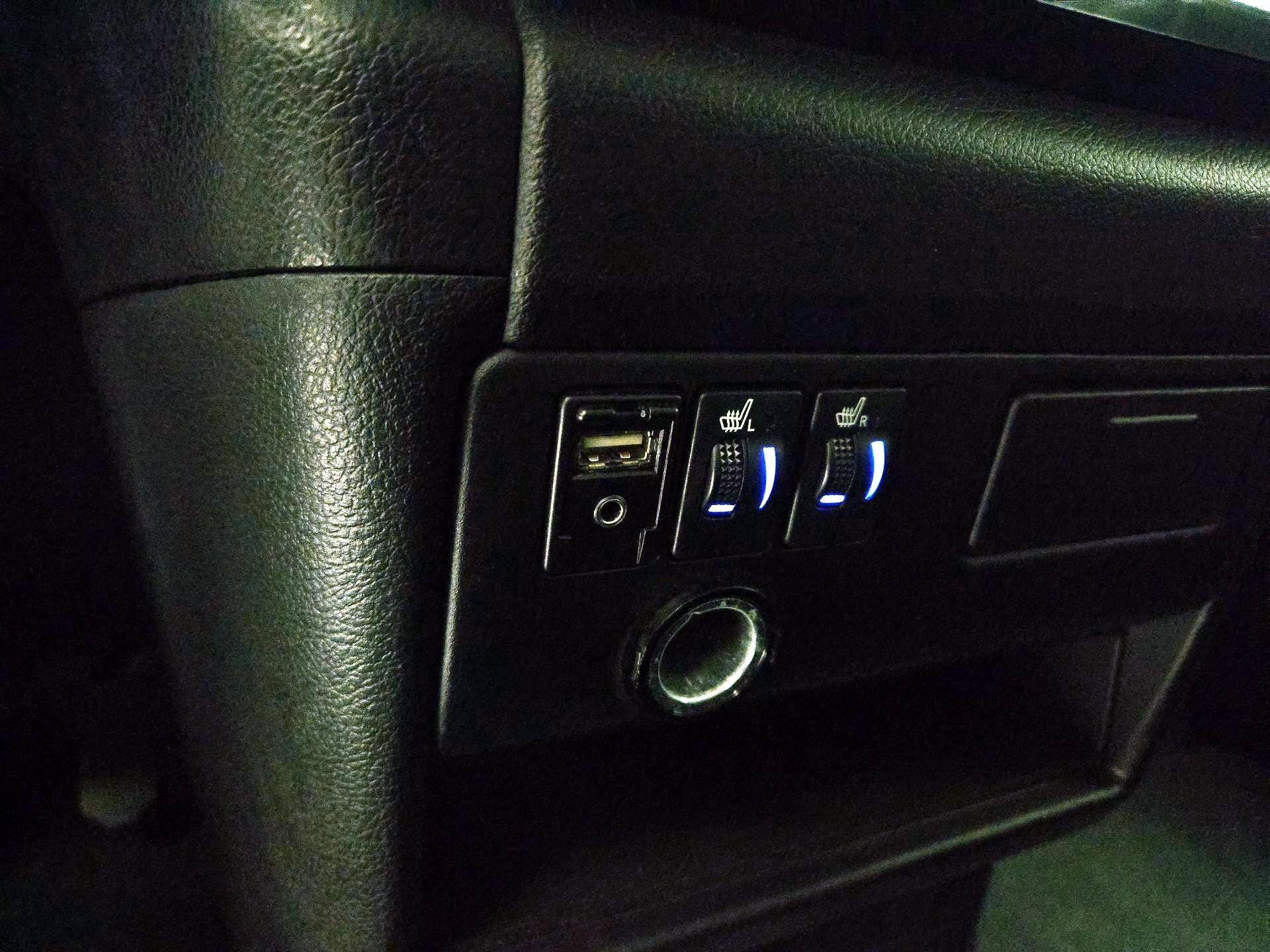 Thumbnail: 2017 Toyota Sienna - 18