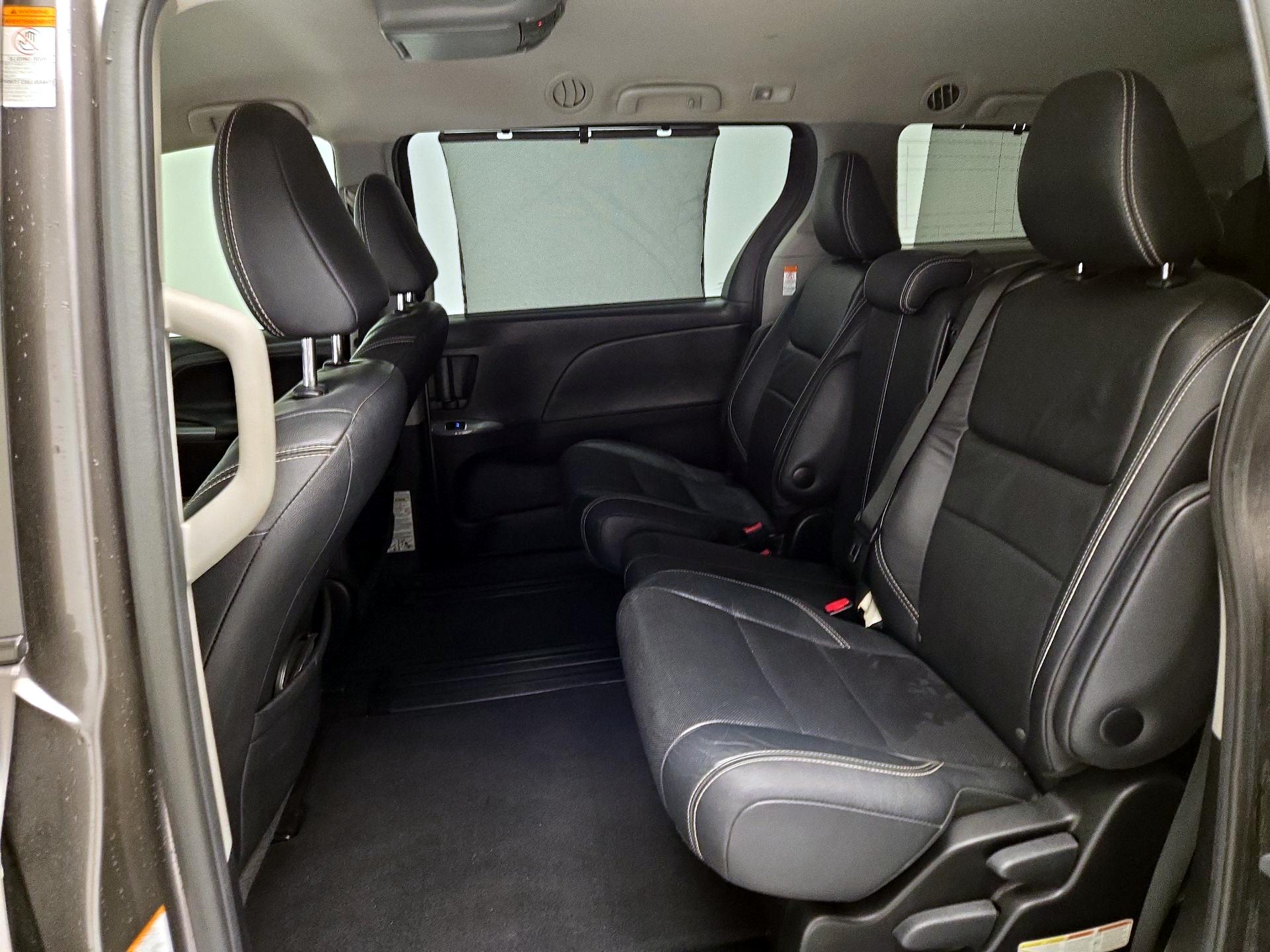 Thumbnail: 2017 Toyota Sienna - 19