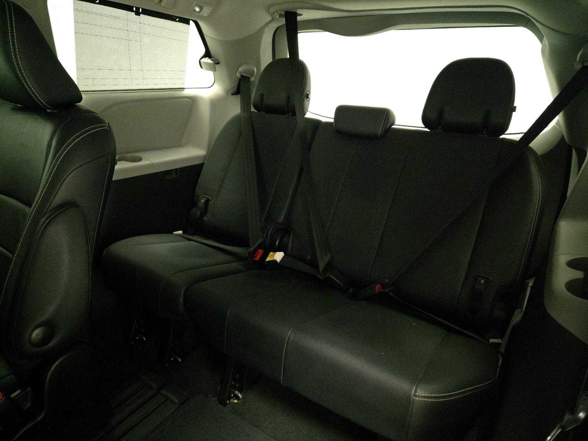 Thumbnail: 2017 Toyota Sienna - 20