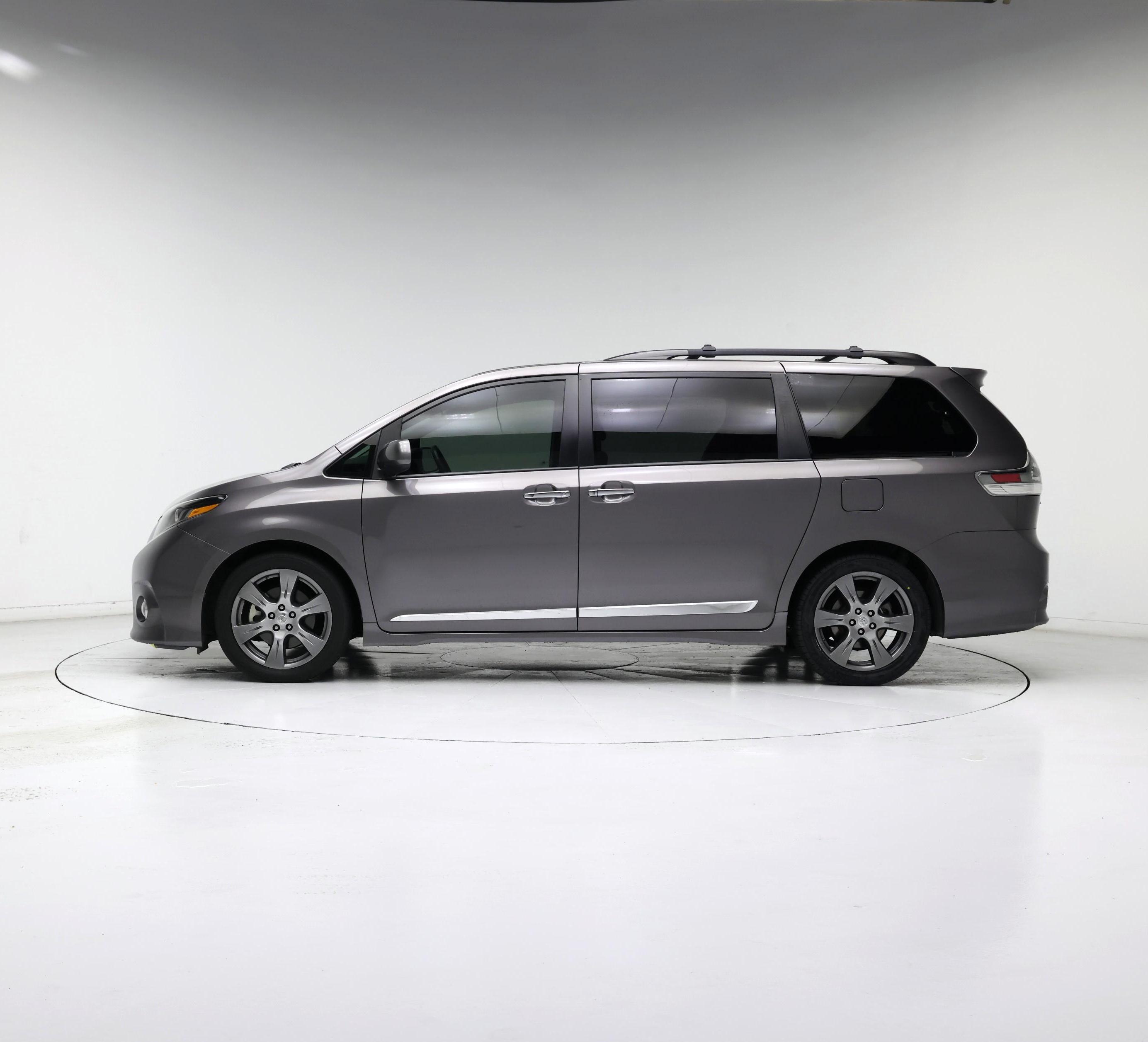 Thumbnail: 2017 Toyota Sienna - 3