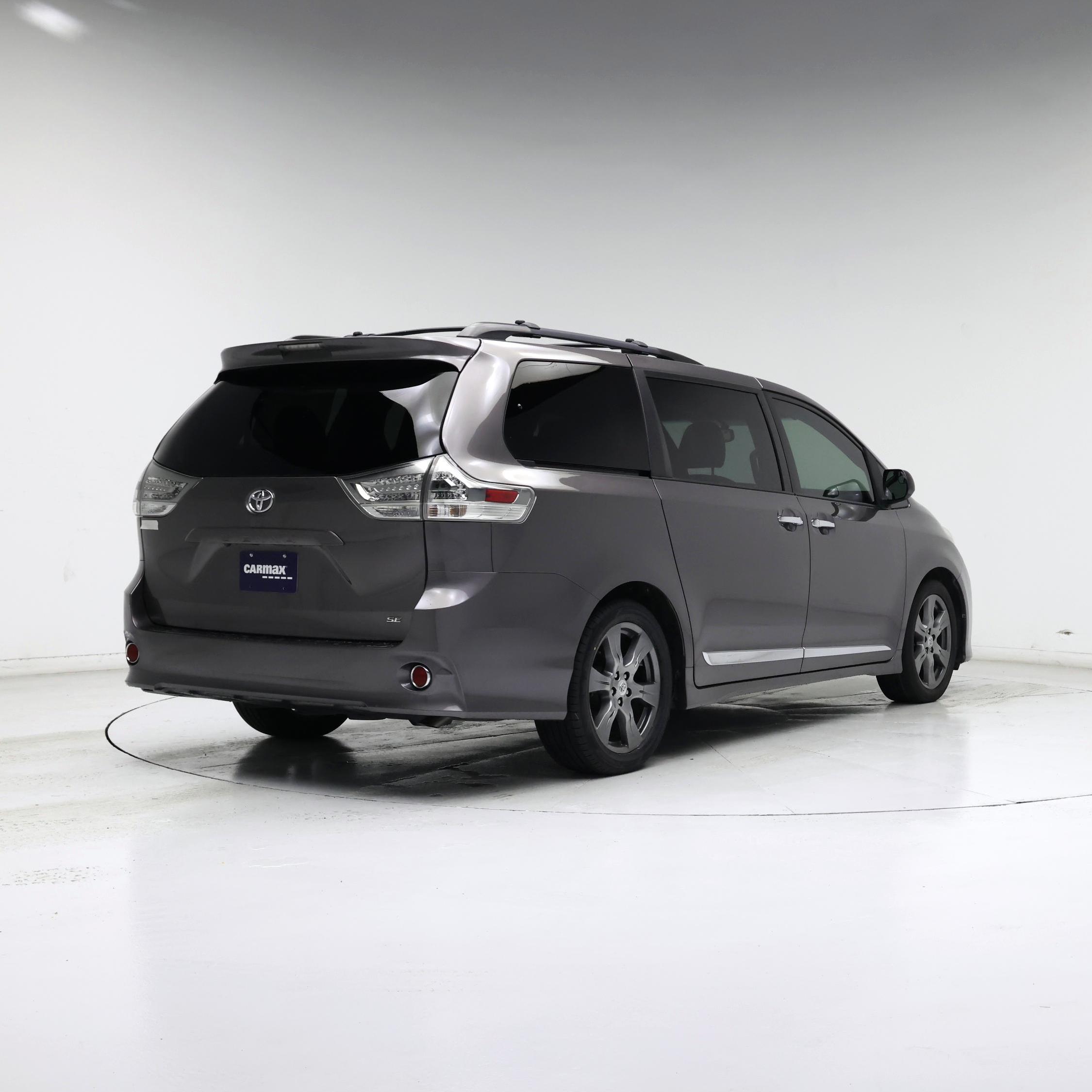 Thumbnail: 2017 Toyota Sienna - 8