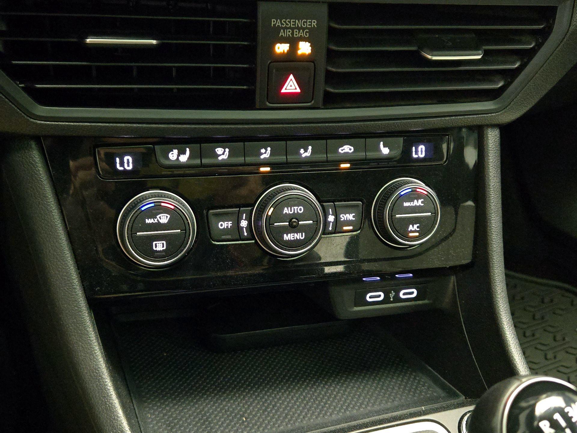 Thumbnail: 2020 Volkswagen Jetta - 16