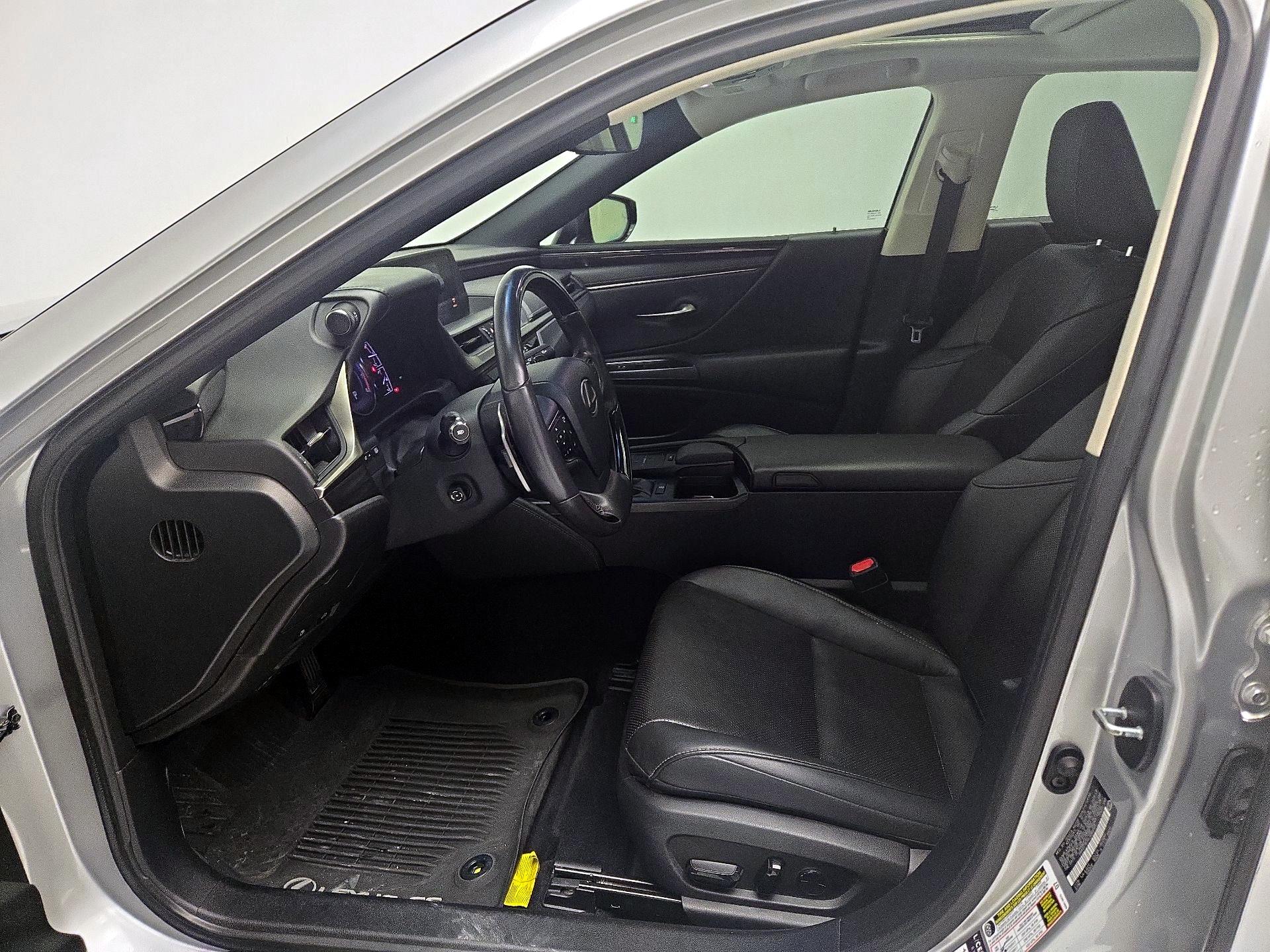 Thumbnail: 2020 Lexus ES - 11