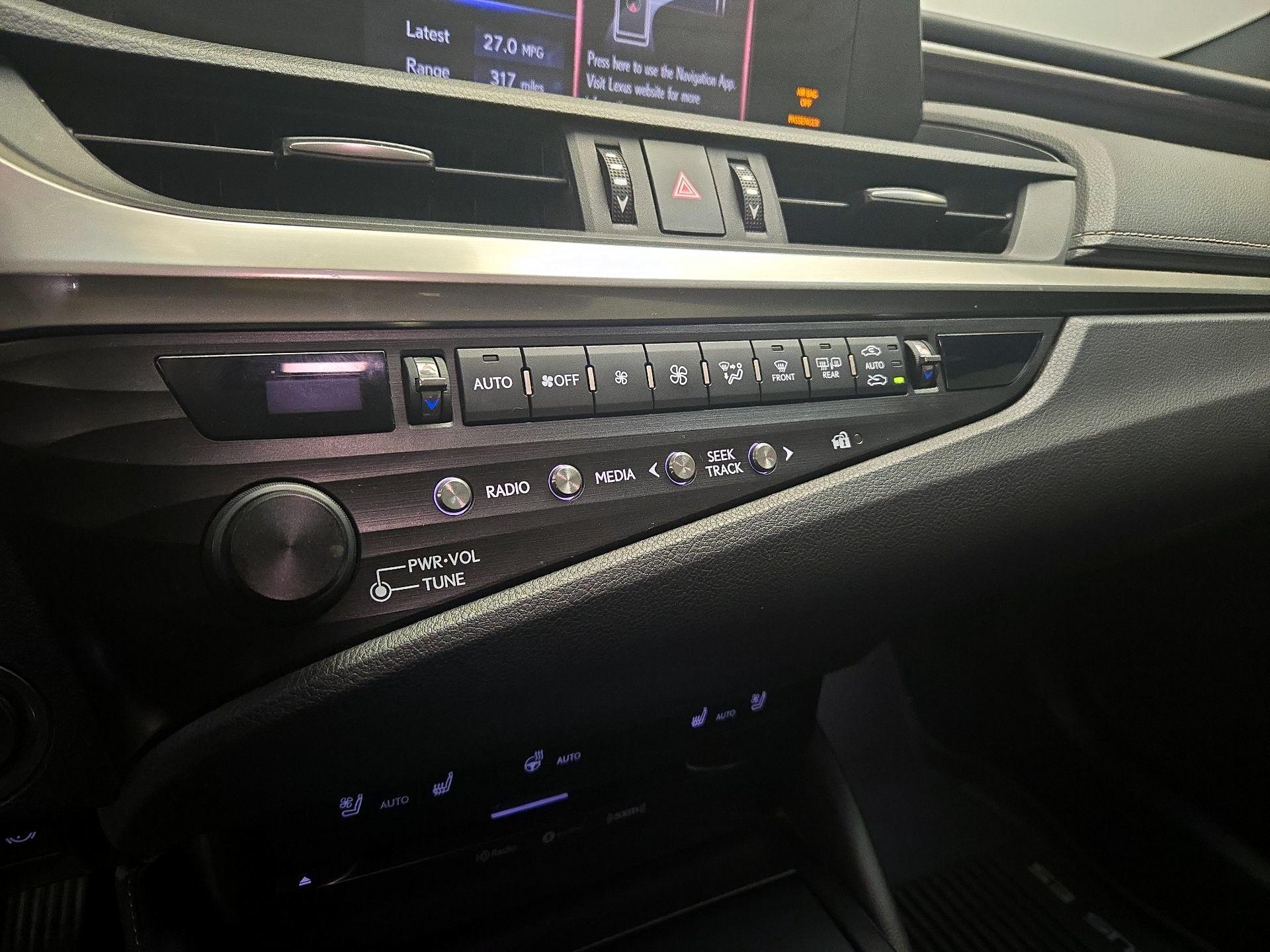 Thumbnail: 2020 Lexus ES - 16