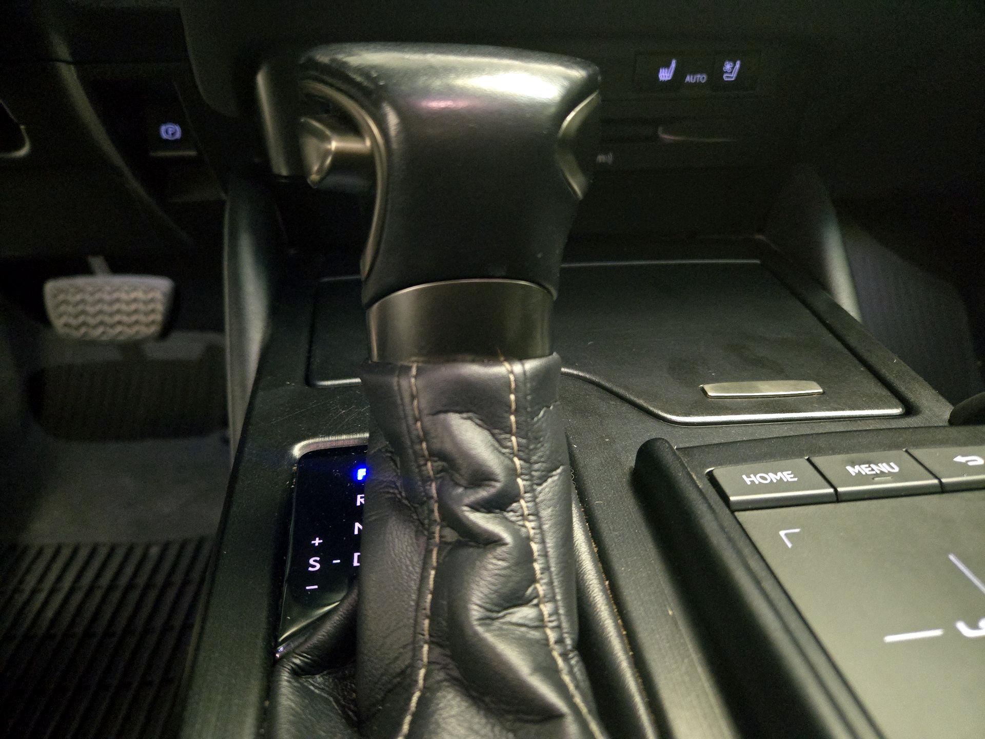 Thumbnail: 2020 Lexus ES - 17