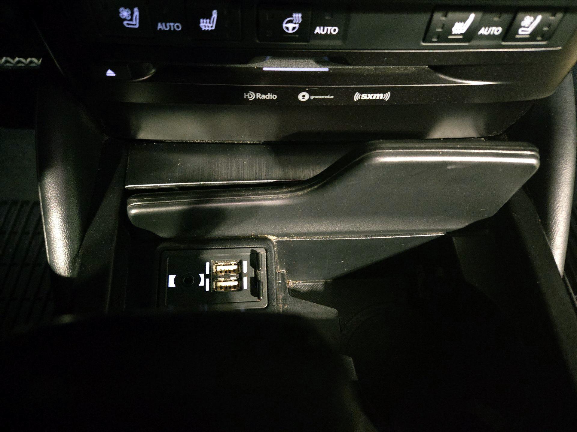 Thumbnail: 2020 Lexus ES - 18