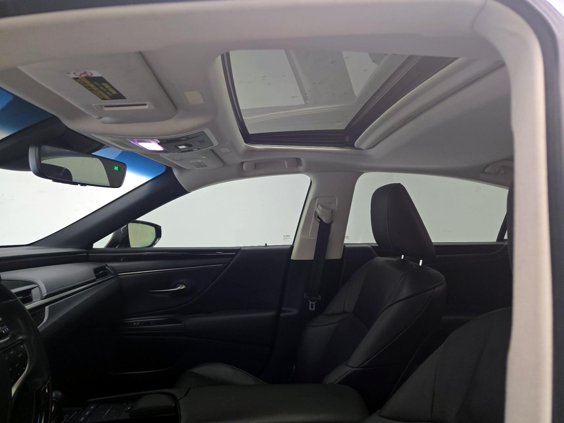 Thumbnail: 2020 Lexus ES - 19