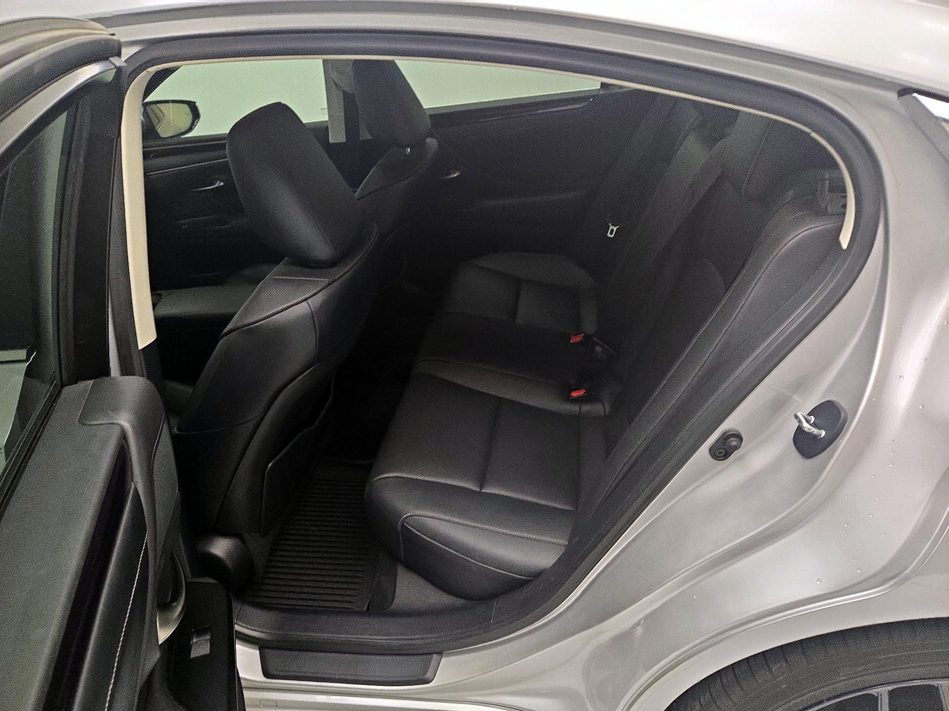 Thumbnail: 2020 Lexus ES - 20