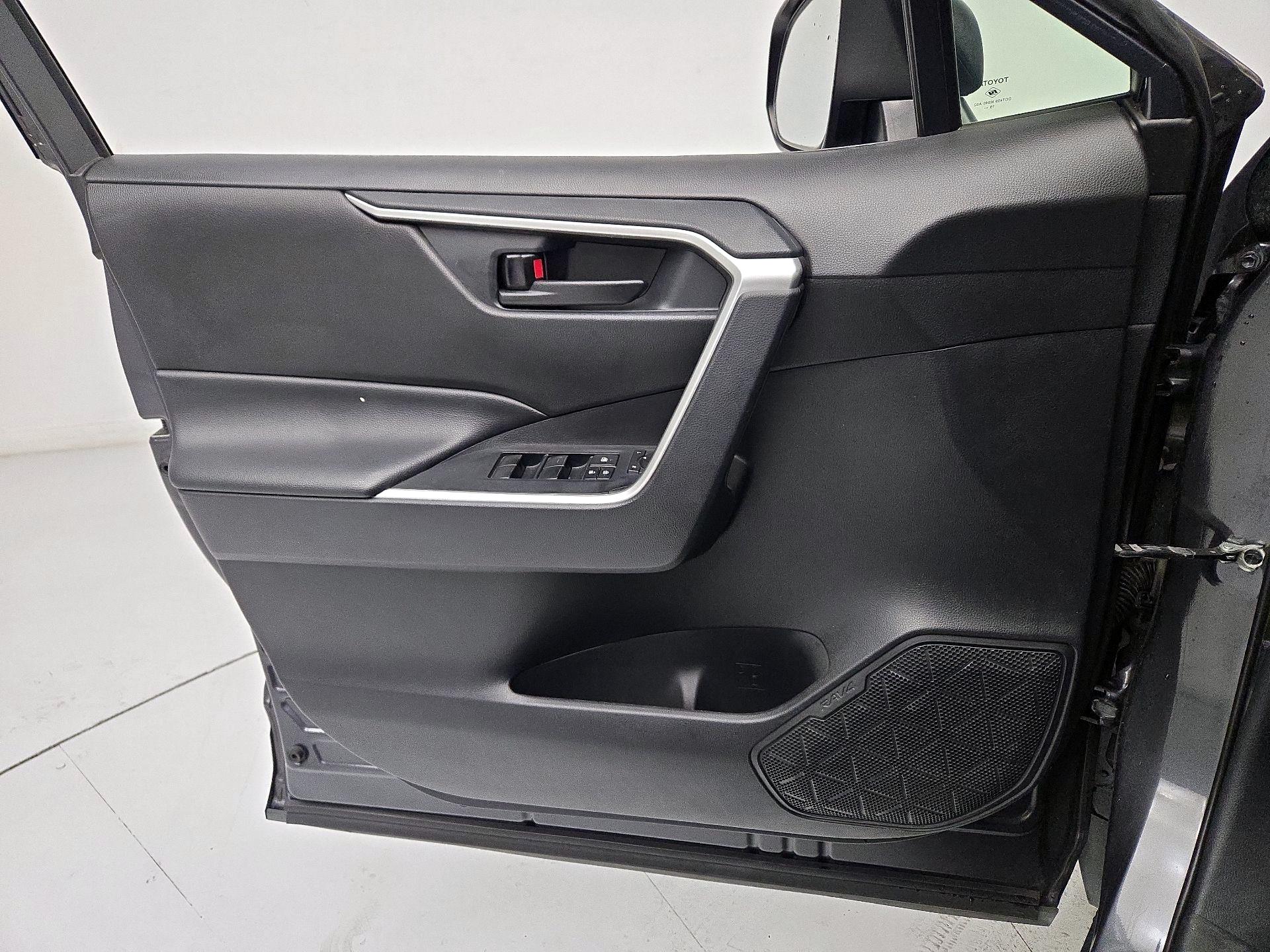 Thumbnail: 2020 Toyota RAV4 - 12