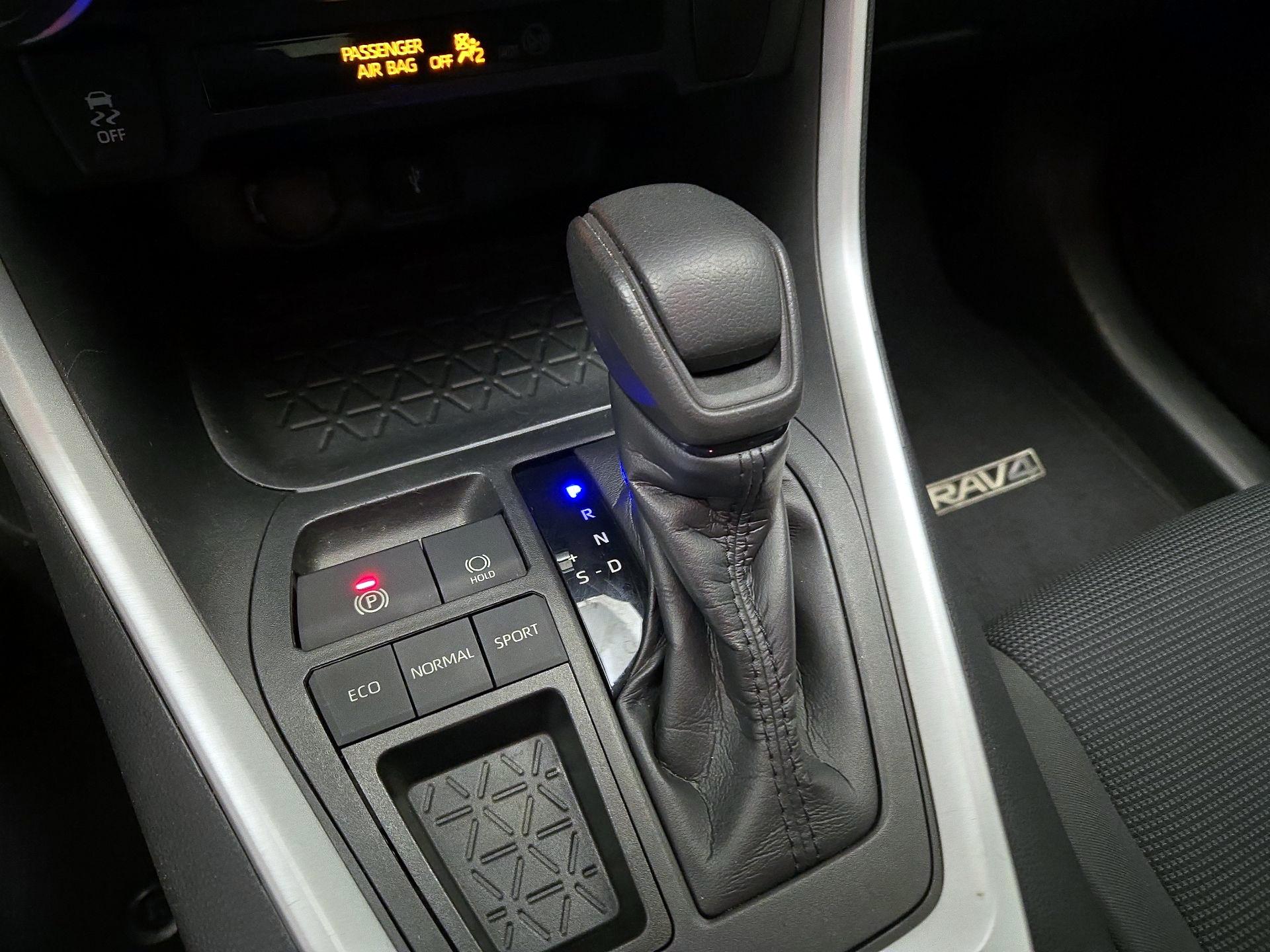 Thumbnail: 2020 Toyota RAV4 - 17