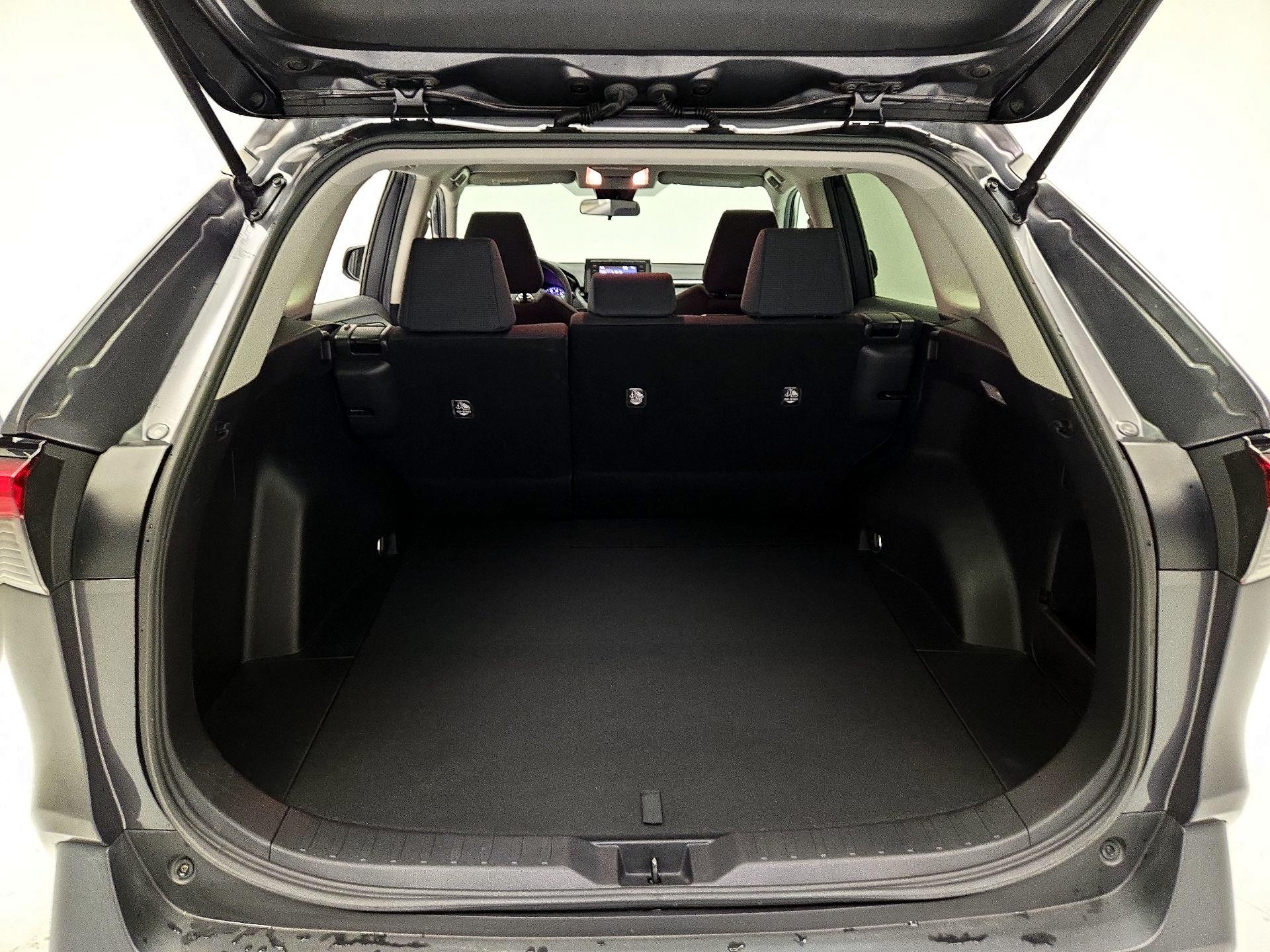 Thumbnail: 2020 Toyota RAV4 - 20