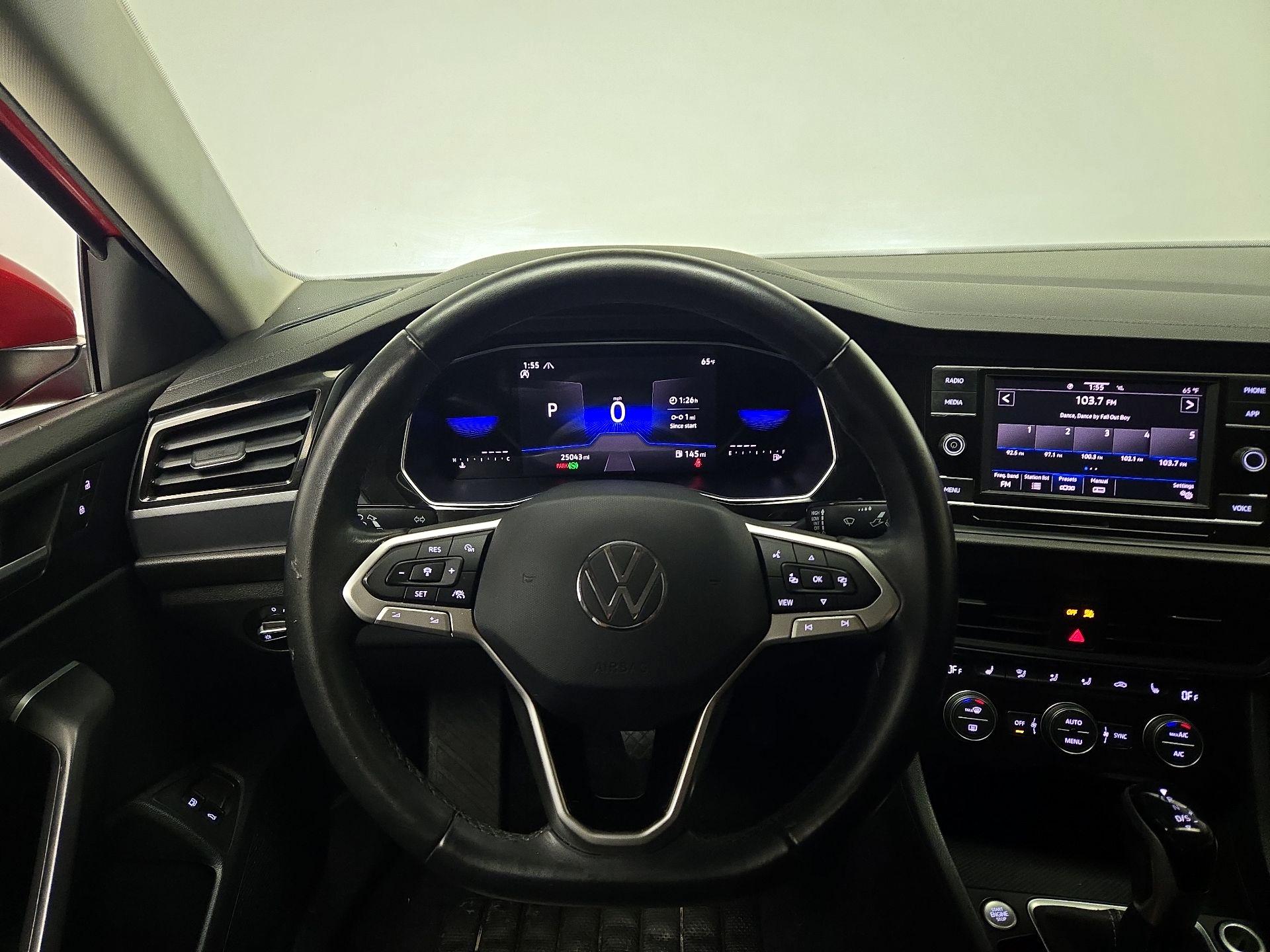 Thumbnail: 2023 Volkswagen Jetta - 10