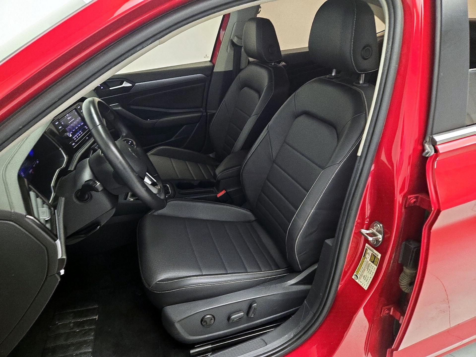 Thumbnail: 2023 Volkswagen Jetta - 11