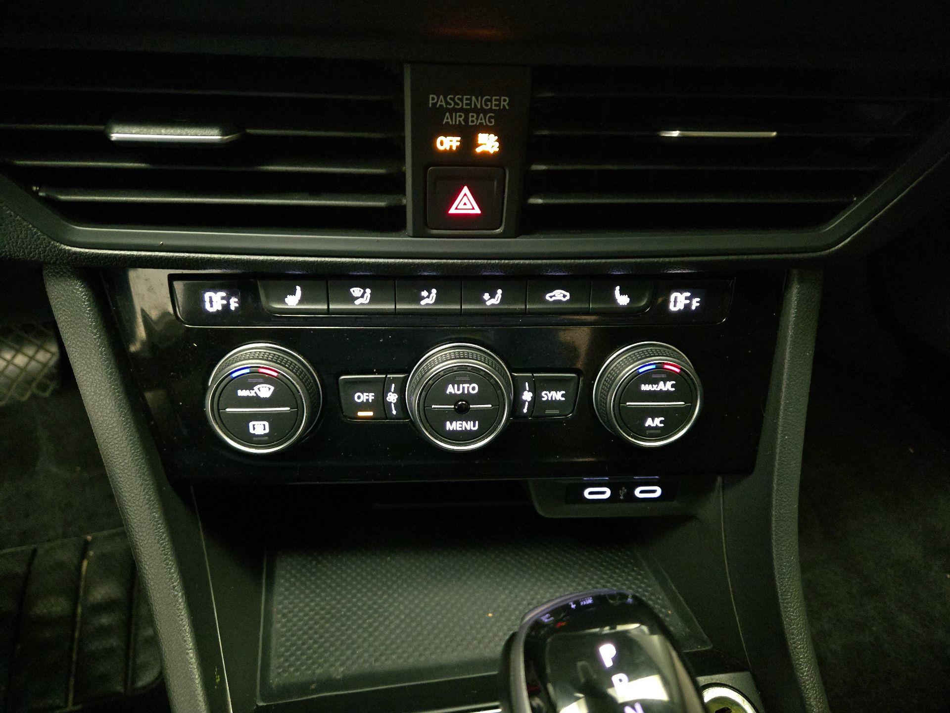 Thumbnail: 2023 Volkswagen Jetta - 16