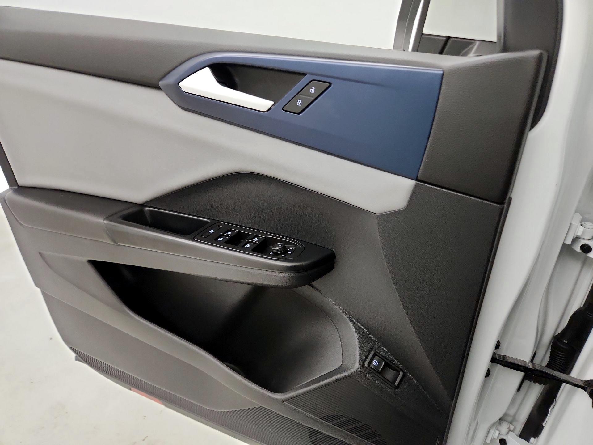 Thumbnail: 2022 Volkswagen Taos - 10