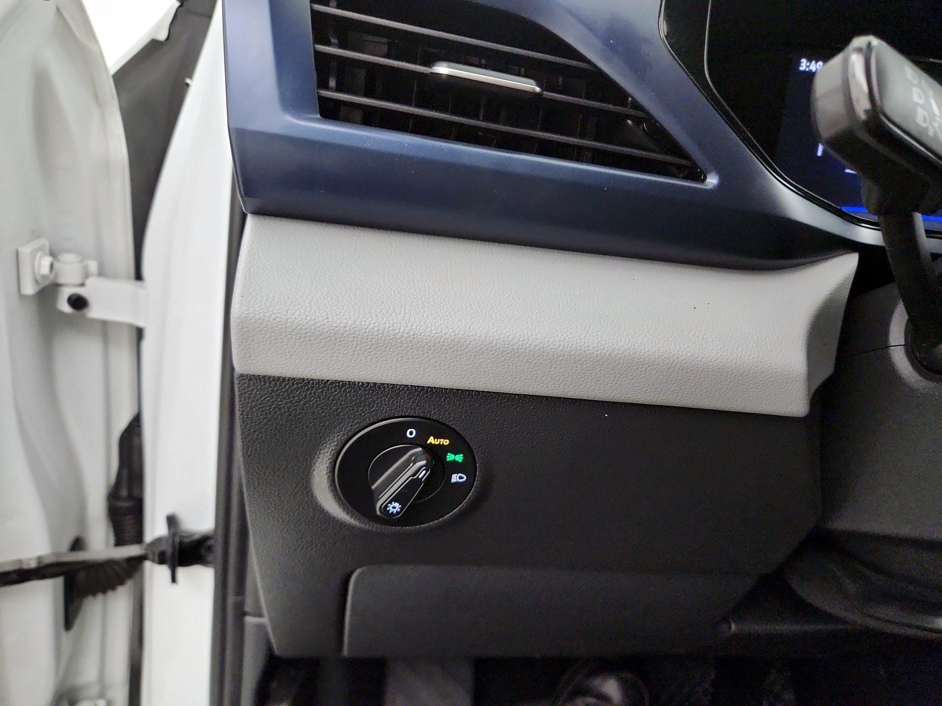 Thumbnail: 2022 Volkswagen Taos - 11