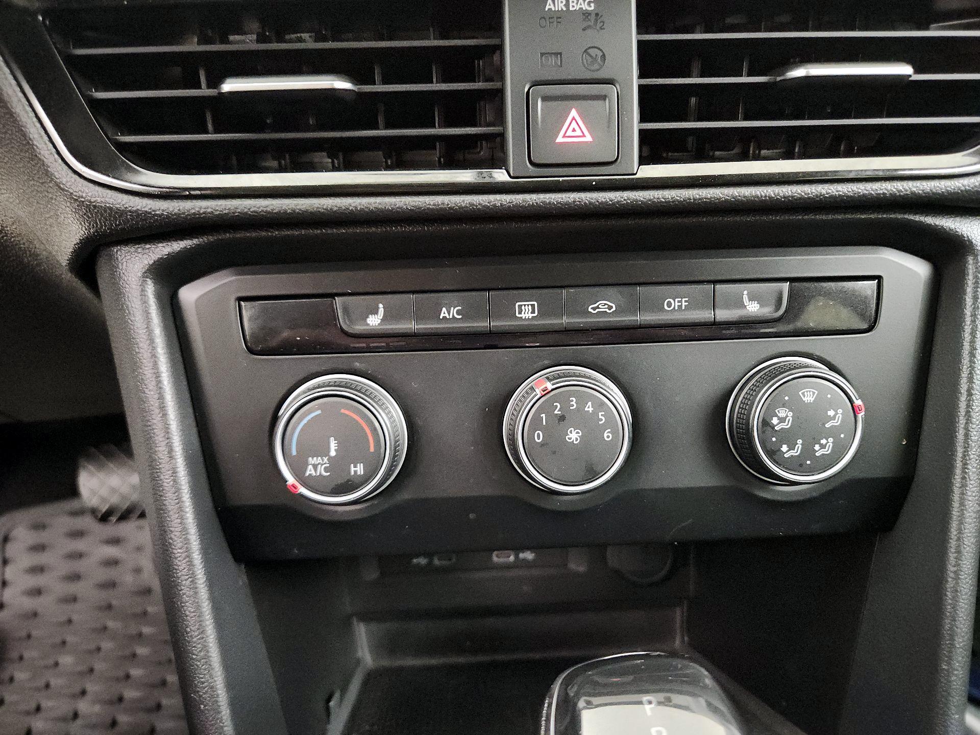 Thumbnail: 2022 Volkswagen Taos - 14