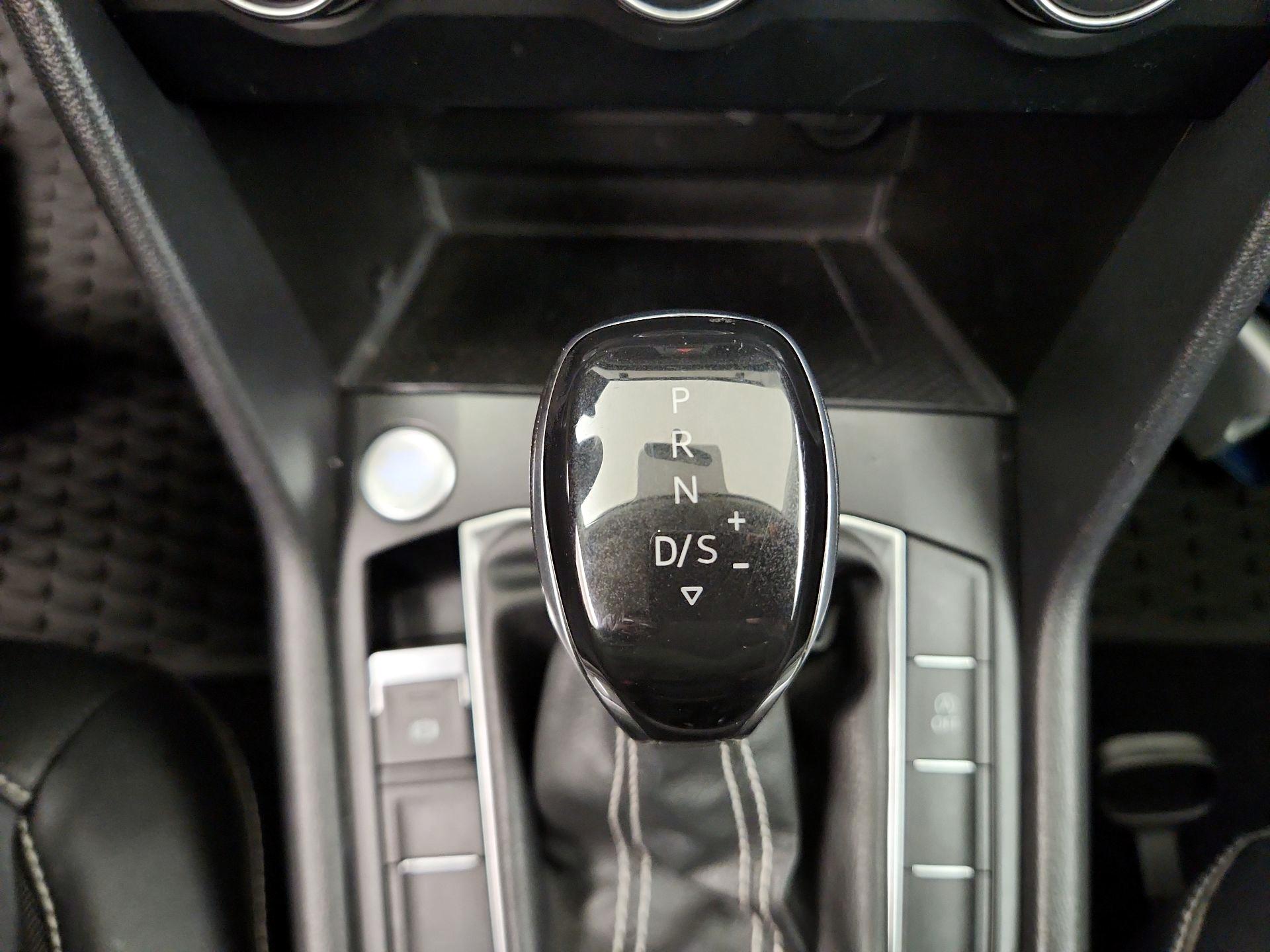 Thumbnail: 2022 Volkswagen Taos - 15