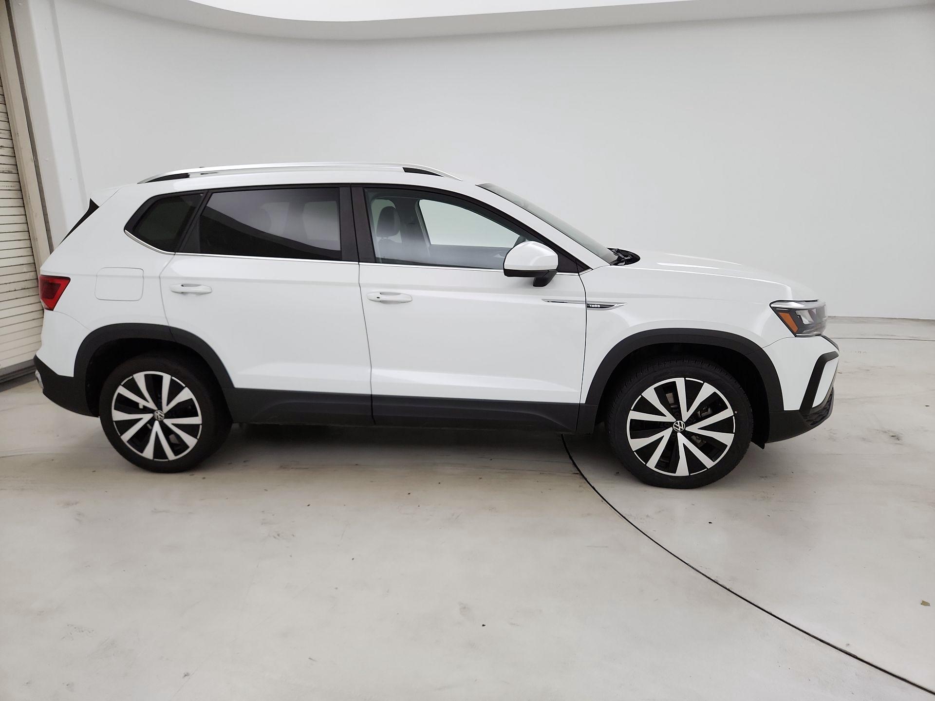 Thumbnail: 2022 Volkswagen Taos - 4