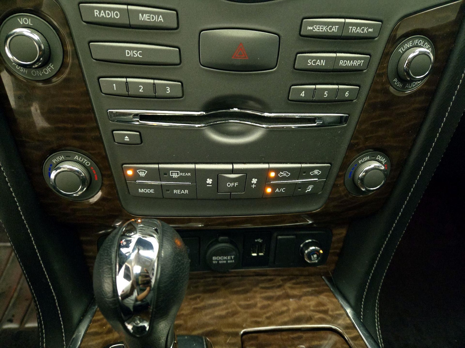 2019 Nissan Armada Platinum - Photo 18