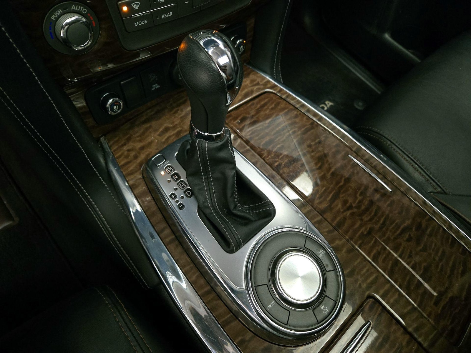 2019 Nissan Armada Platinum - Photo 19
