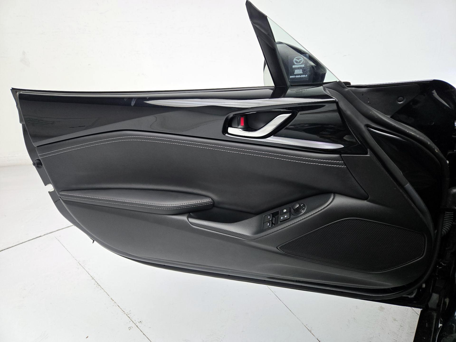 Thumbnail: 2022 Mazda MX-5 Miata - 12