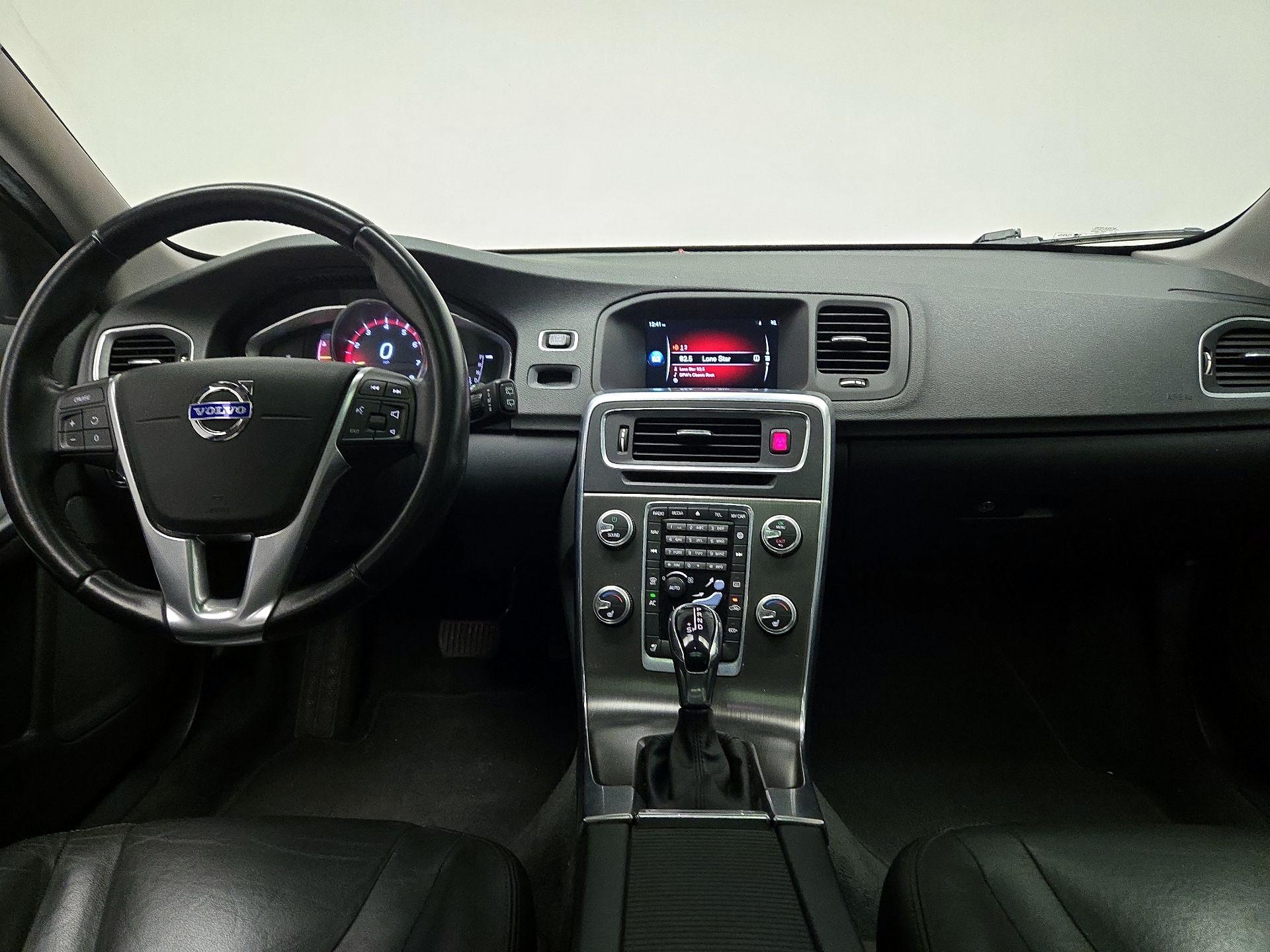 Thumbnail: 2016 Volvo V60 - 9